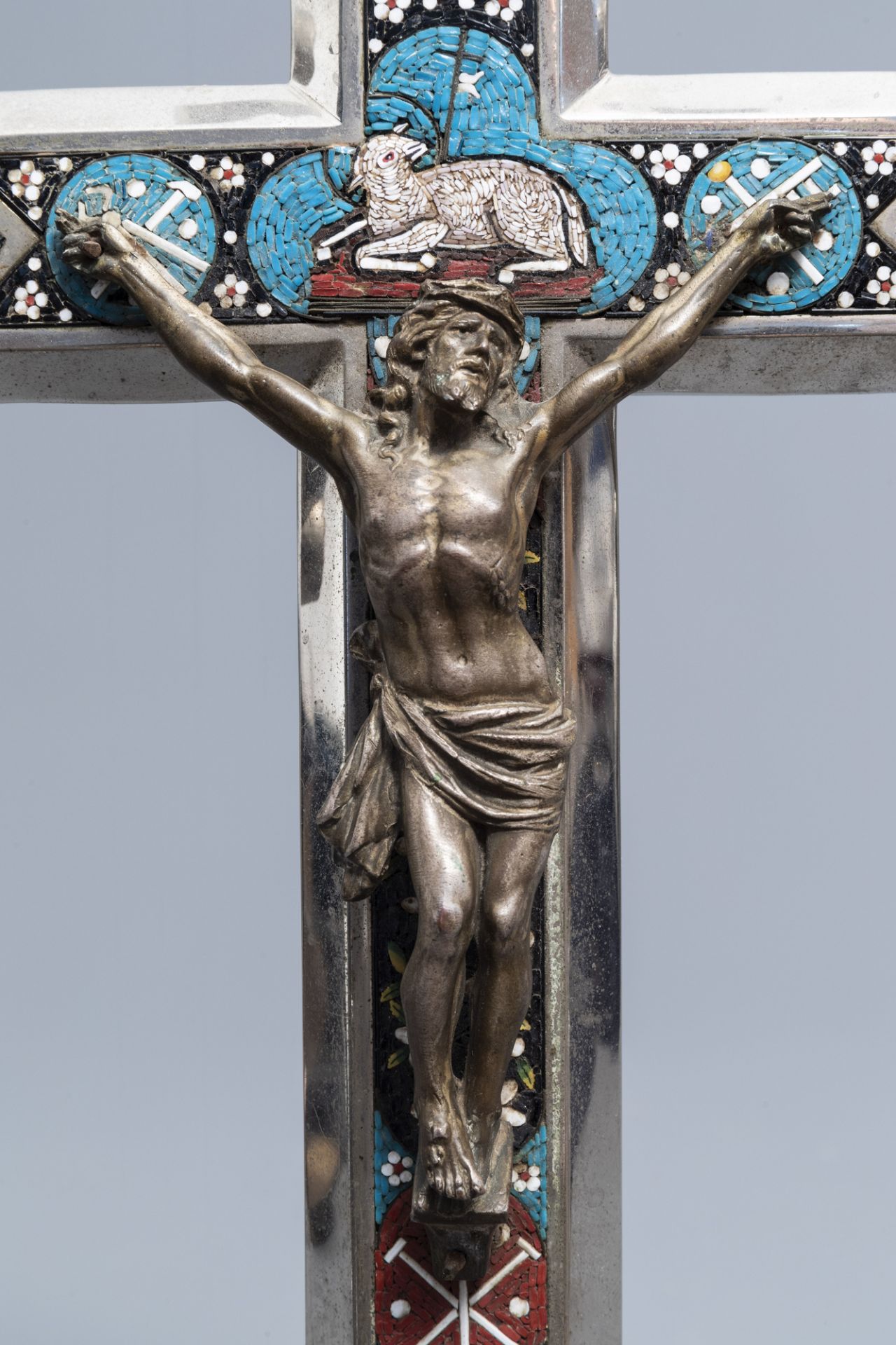 An Italian micro mosaic crucifix with the Mystic Lamb, ca. 1900 - Image 3 of 3