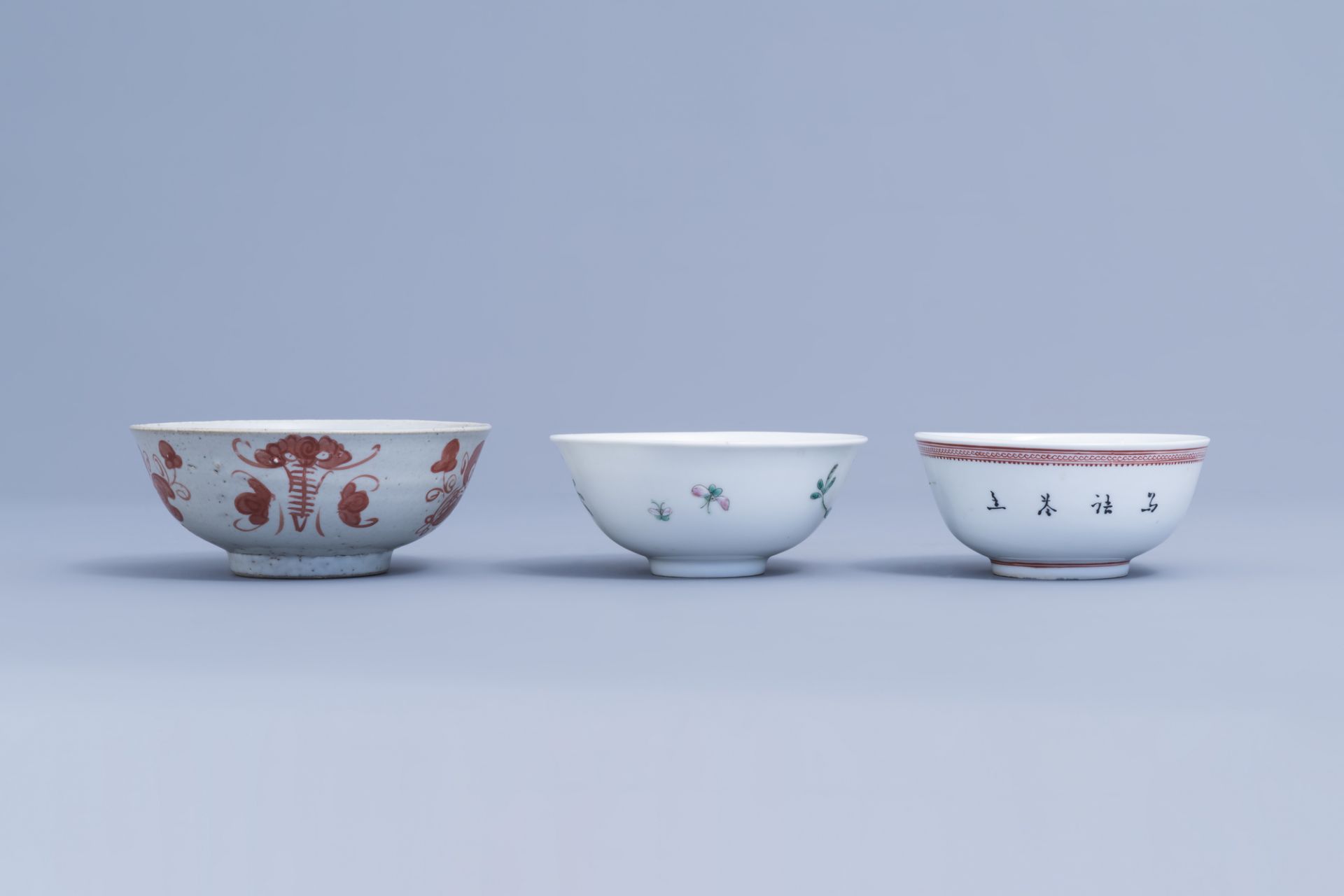 A varied collection of Chinese polychrome porcelain, 19th/20th C. - Image 4 of 15