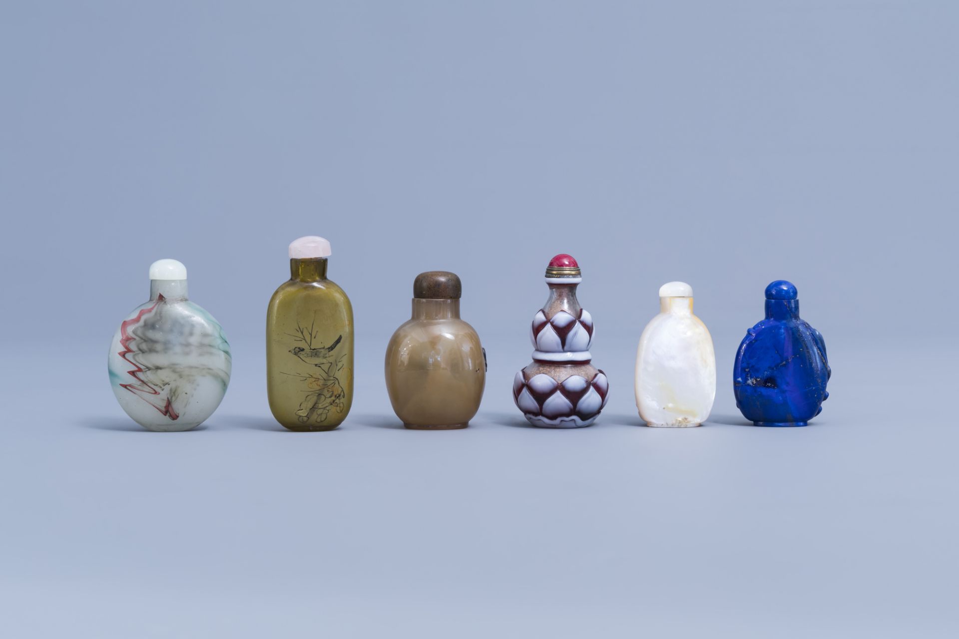 Eleven various Chinese glass and hardstone snuff bottles, 20th C. - Image 10 of 13
