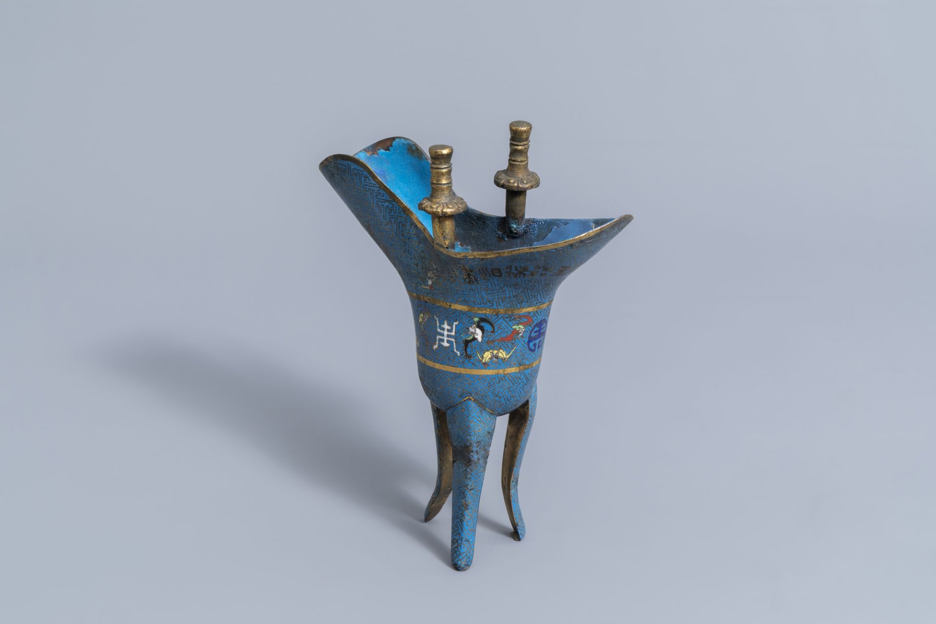 A Chinese bronze ritual 'jue' wine vessel, 18th/19th C. - Image 2 of 8