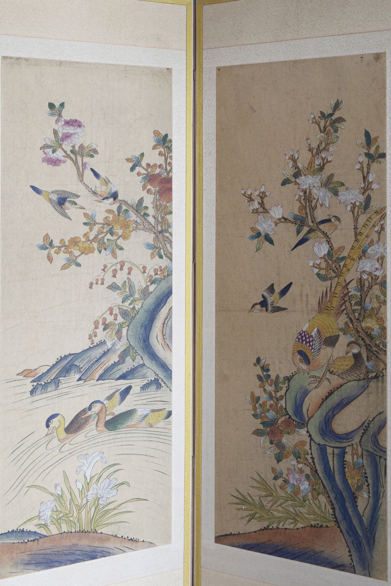 A Chinese six-fold painted silk room divider with birds on blossoming branches, 20th C. - Image 5 of 7