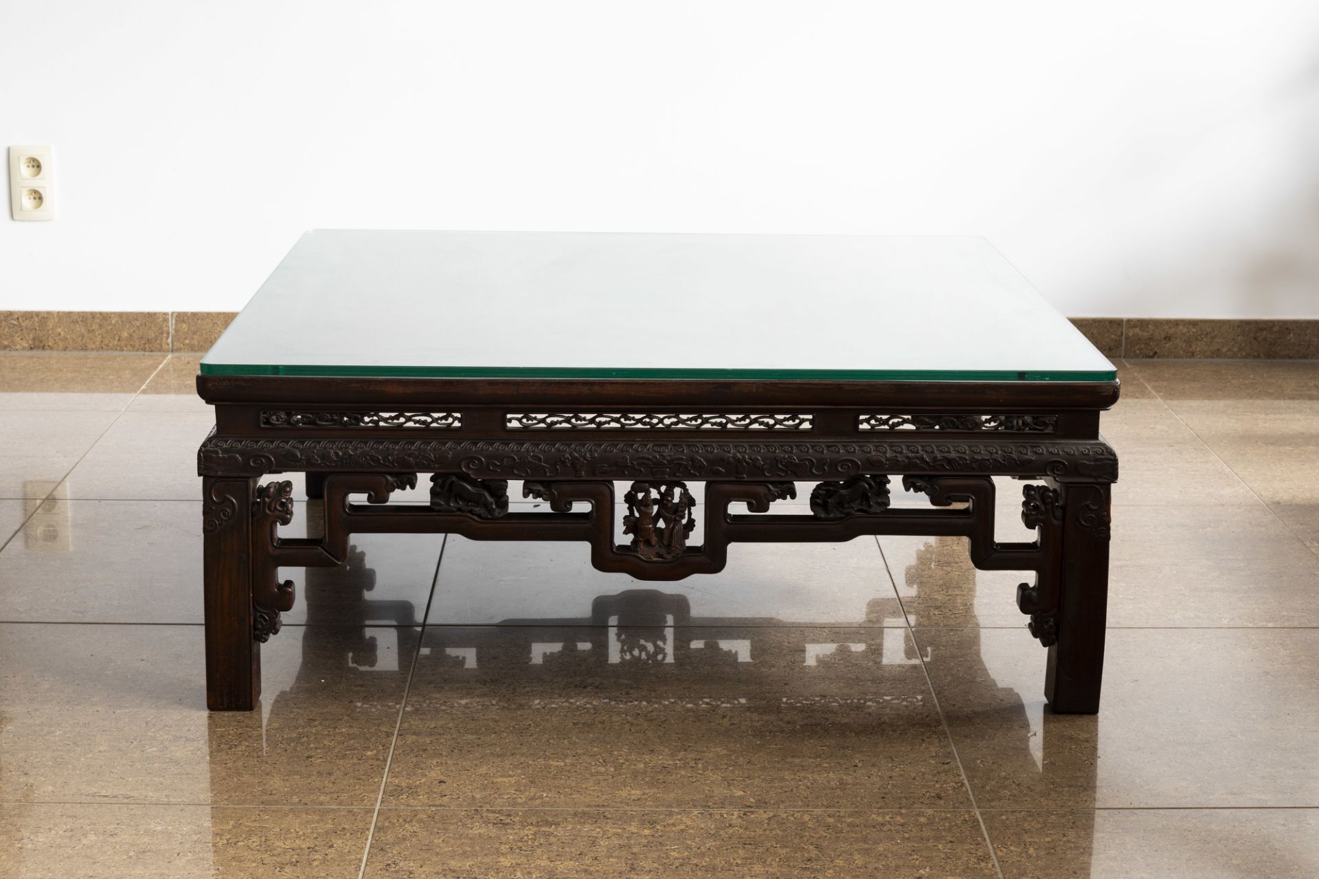 An rectangular Chinese carved wooden coffee table with glass top, 19th/20th C. - Image 4 of 9