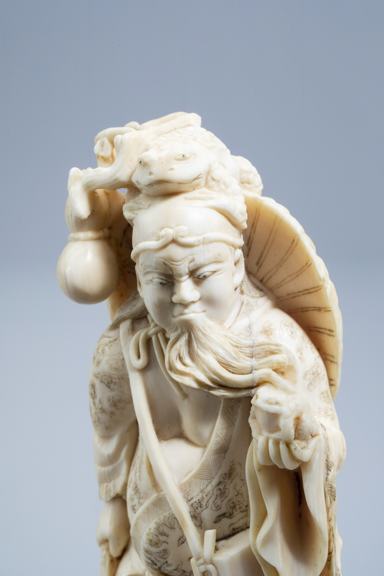 A Japanese ivory okimono of Gama Sennin, Meiji, 19th C. - Image 10 of 11