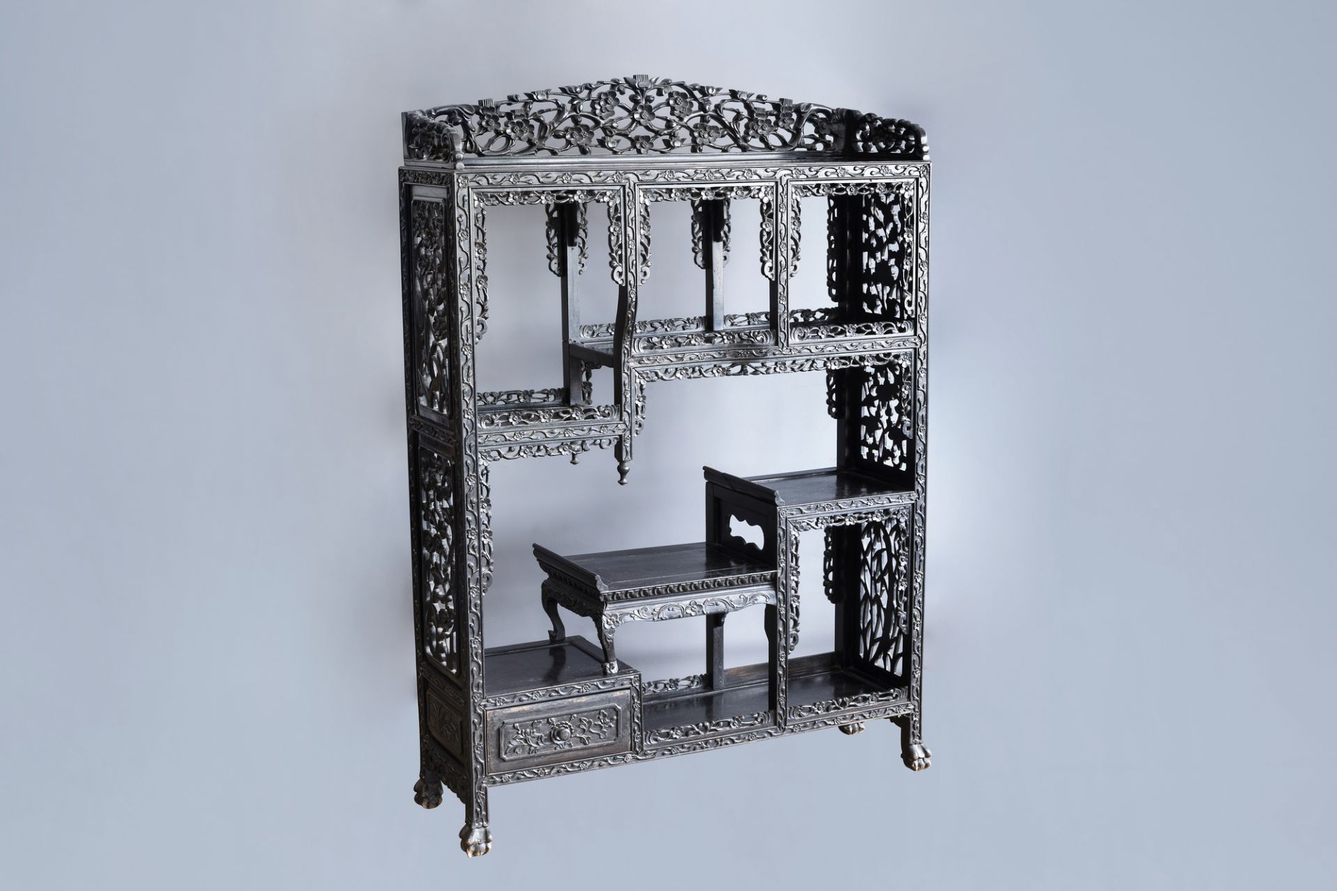 A Chinese open worked wooden display cabinet with floral design, 19th/20th C.