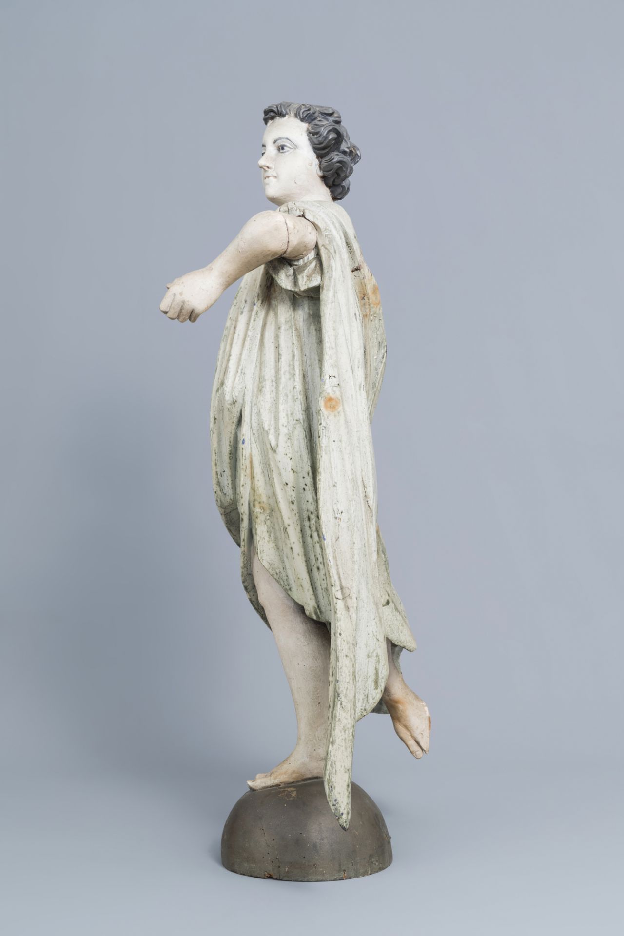 A carved and polychrome painted wooden putto, the Netherlands, 18th C. - Image 5 of 7