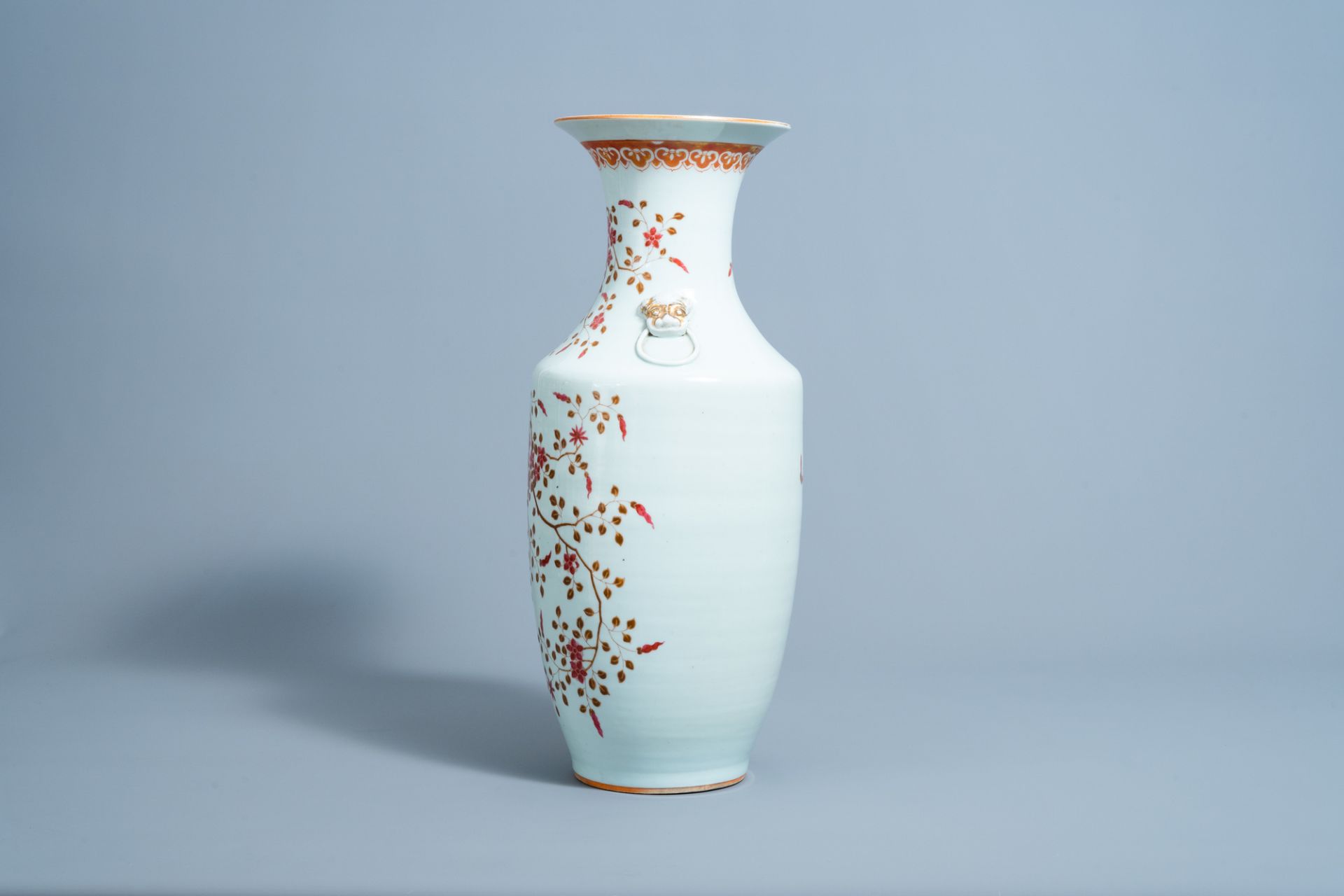 A Chinese famille rose vase with floral design, 19th C. - Image 2 of 6