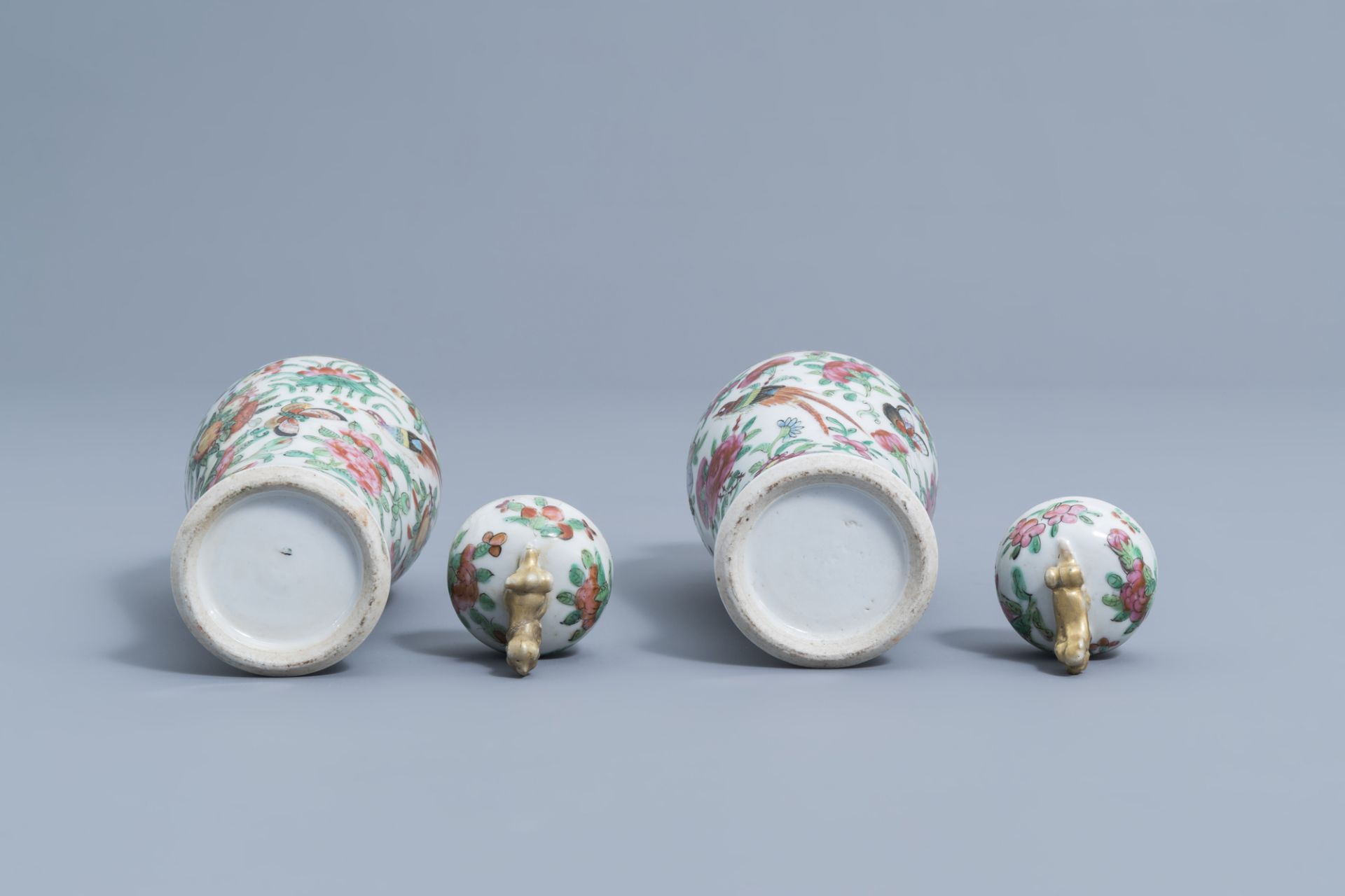 A varied collection of Chinese Canton famille rose porcelain, 19th/20th C. - Image 13 of 31