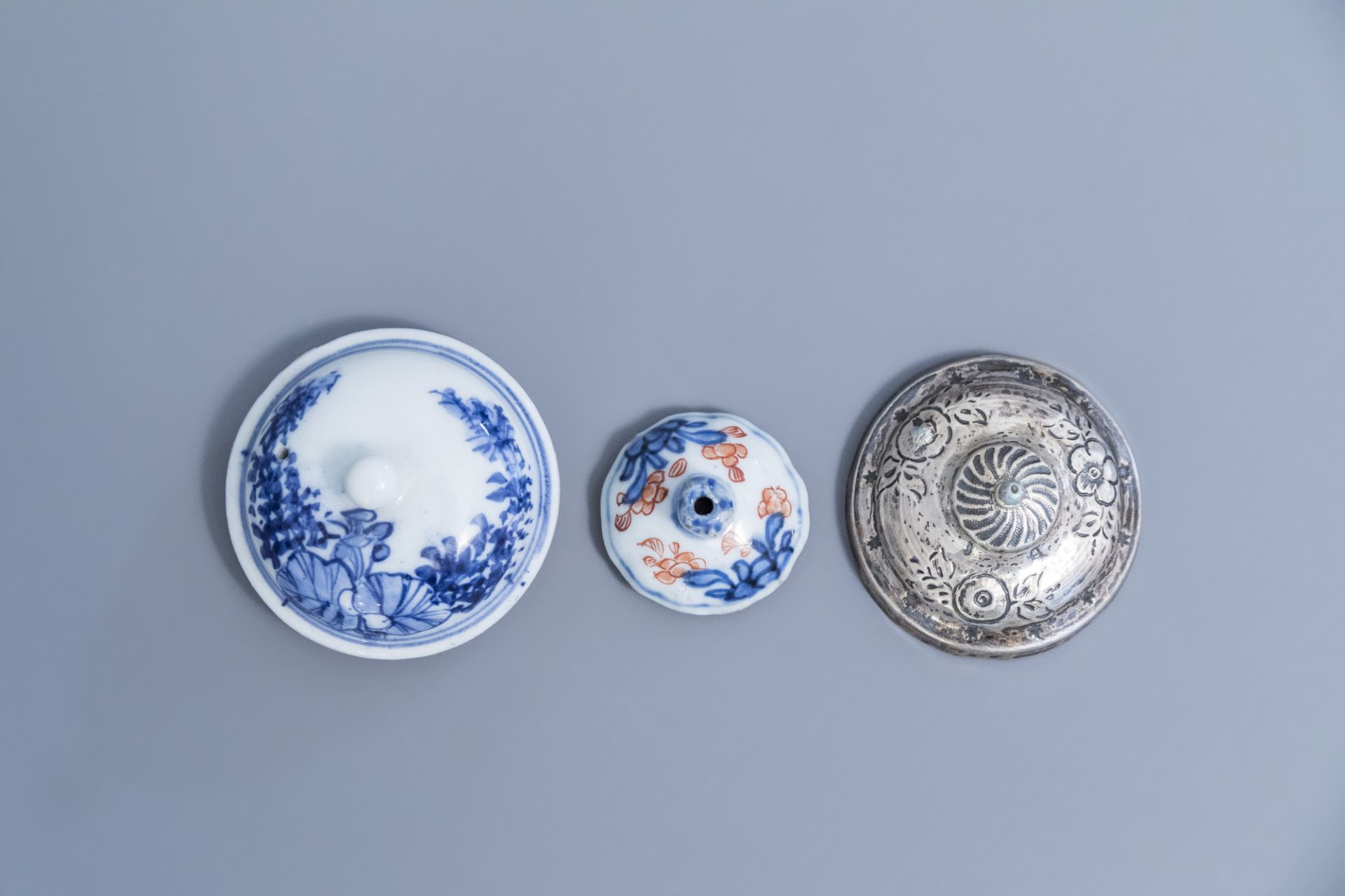 Two Chinese blue and white teapots and an Imari style teapot with floral design, Kangxi en later - Image 8 of 9