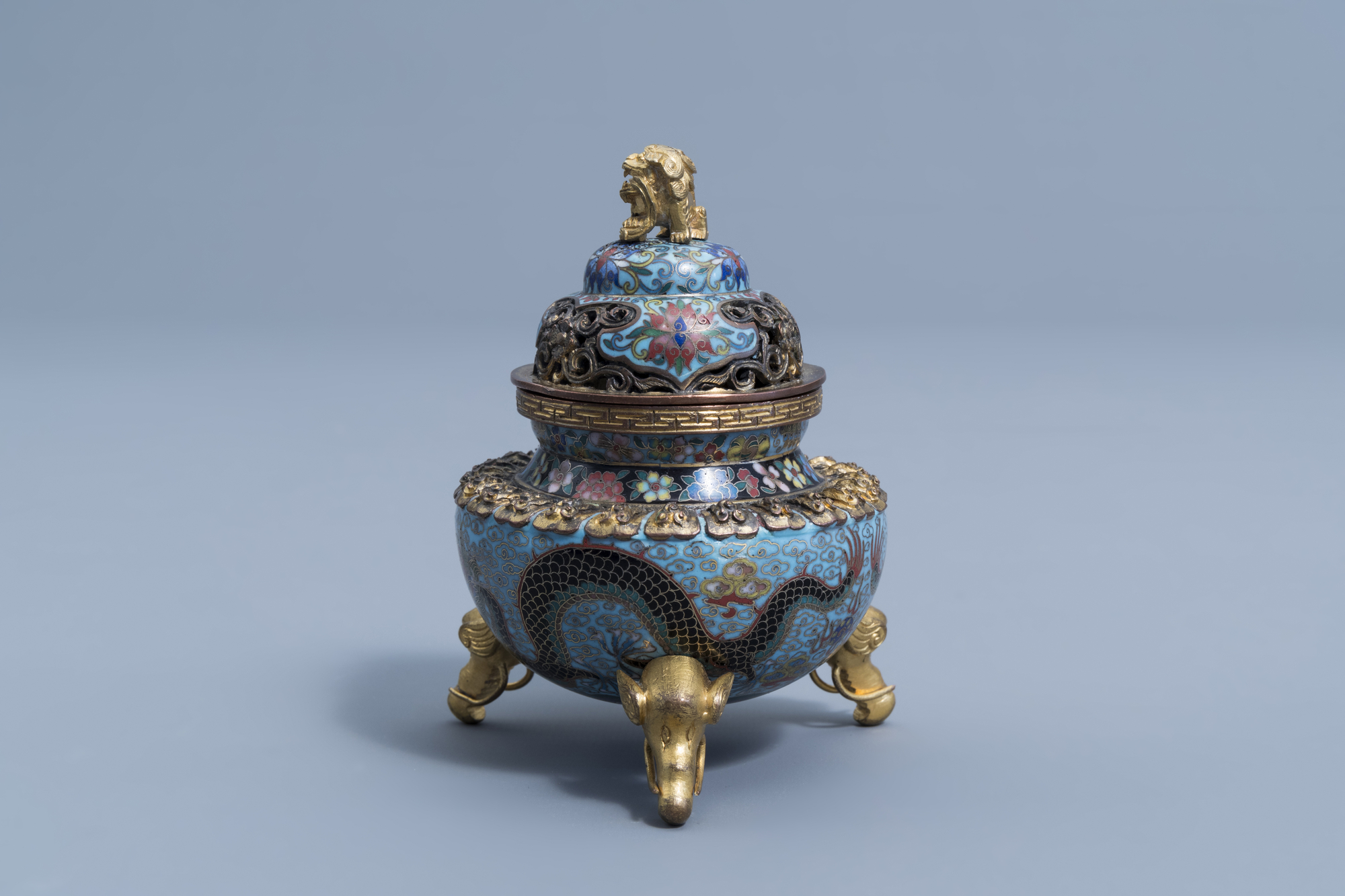 A Chinese cloisonne tripod 'dragons chasing the pearl' incense burner and cover, 20th C. - Image 5 of 8