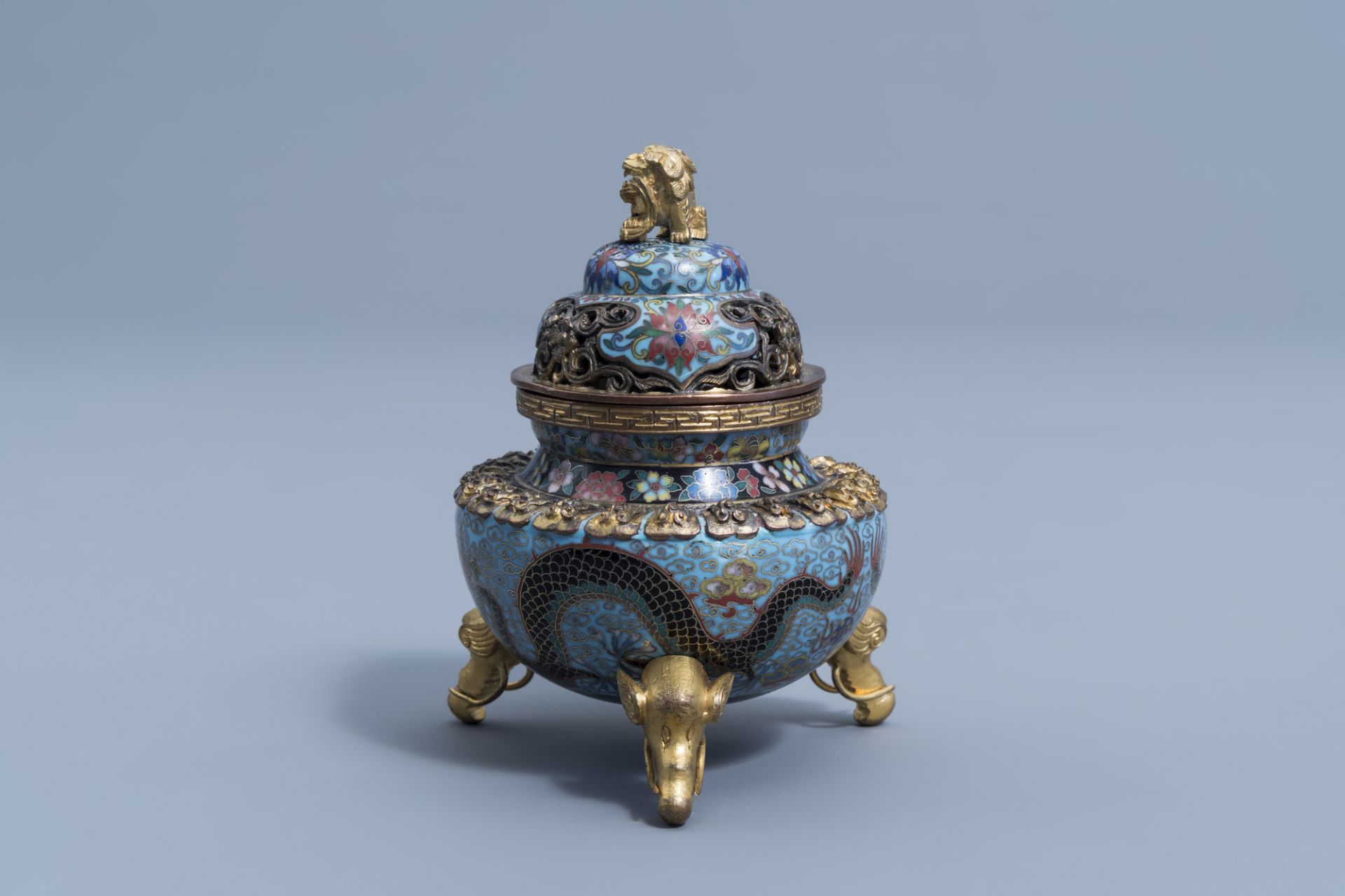 A Chinese cloisonne tripod 'dragons chasing the pearl' incense burner and cover, 20th C. - Image 5 of 8