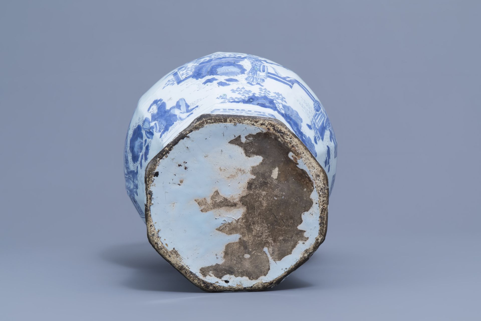 A large Dutch Delft blue and white 'chinoiserie' baluster vase, 17th C. - Image 6 of 6