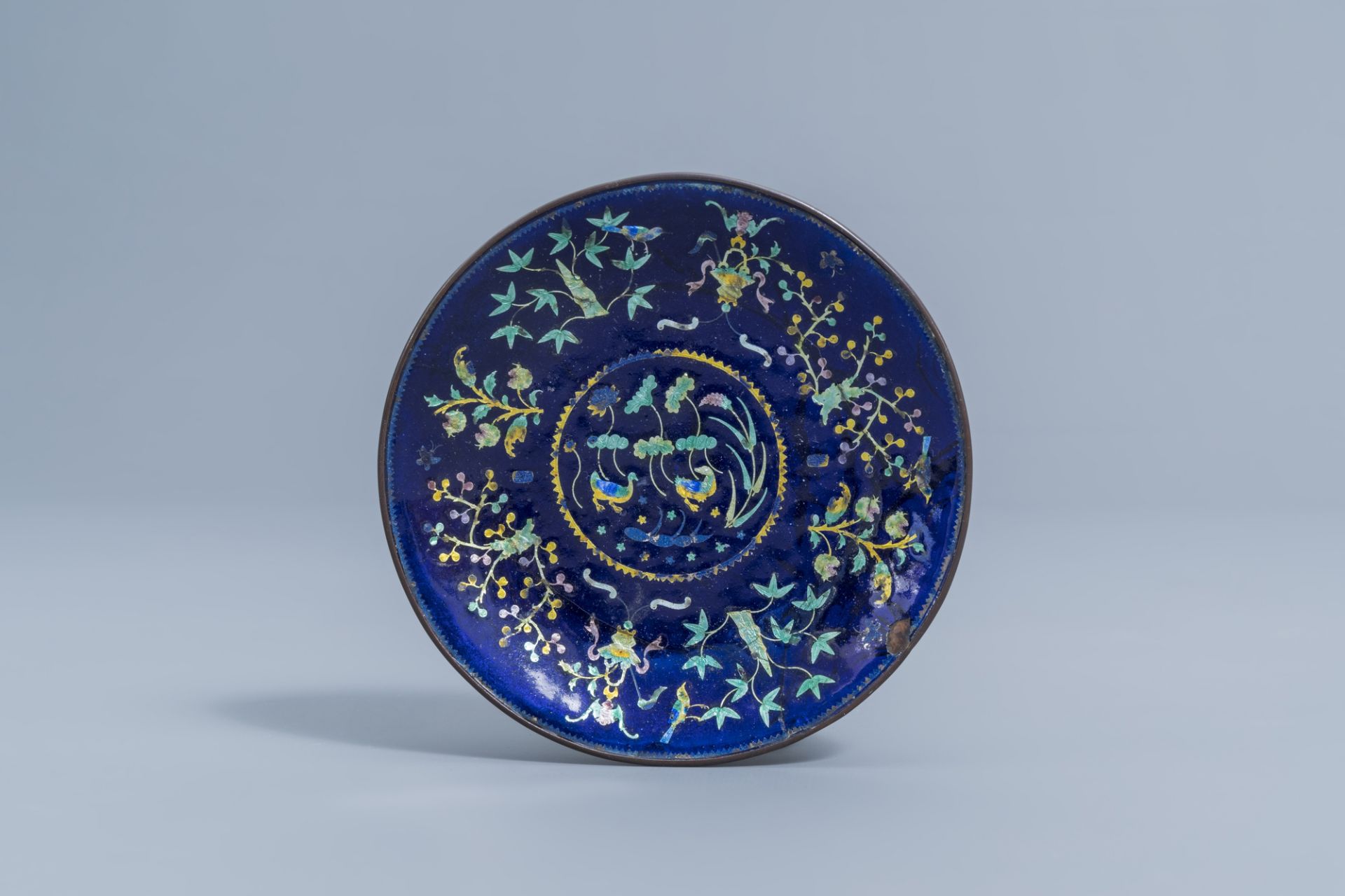 A Chinese cloisonne 'dragons' bowl, an enamel caucer with floral design and two small cloisonne scro - Image 2 of 15