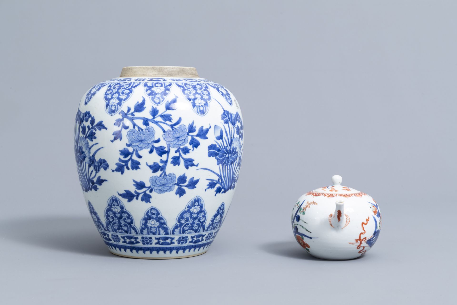 A Chinese blue and white jar and a verte-Imari teapot and cover with floral design, Kangxi and later - Image 5 of 7