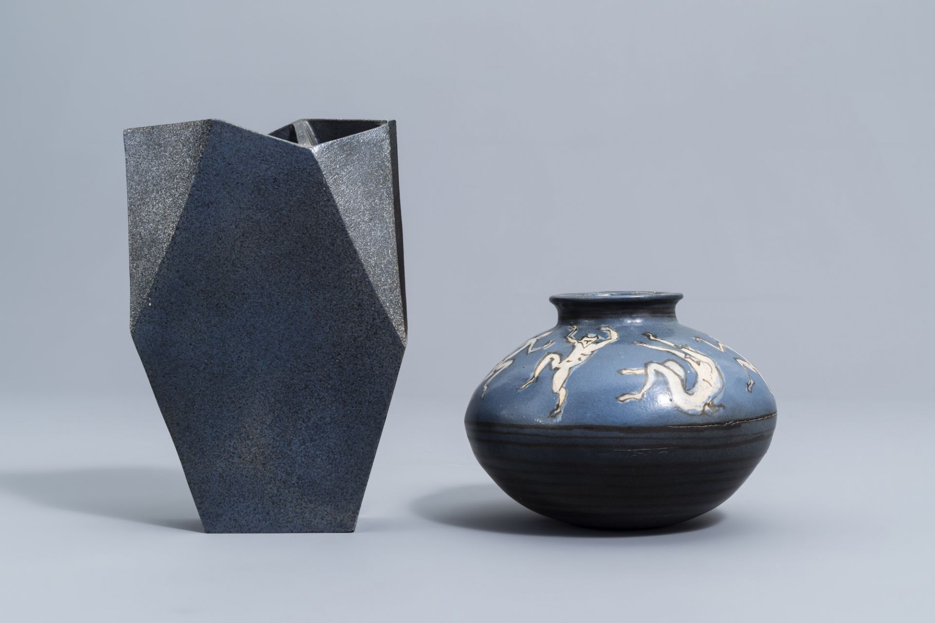 A varied collection of Dutch studio pottery, a.o. Fontein, 20th C. - Image 12 of 15