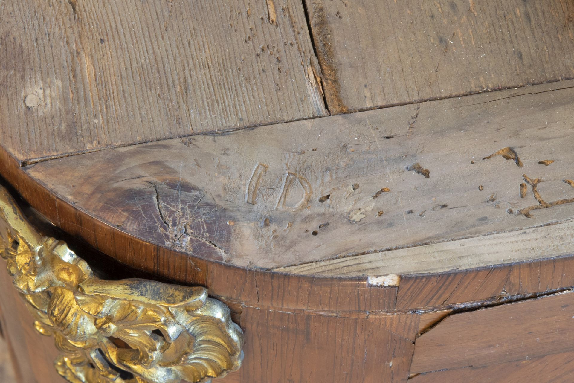 A French Regence style gilt bronze mounted chest of drawers with marble top, 18th C. - Image 8 of 8