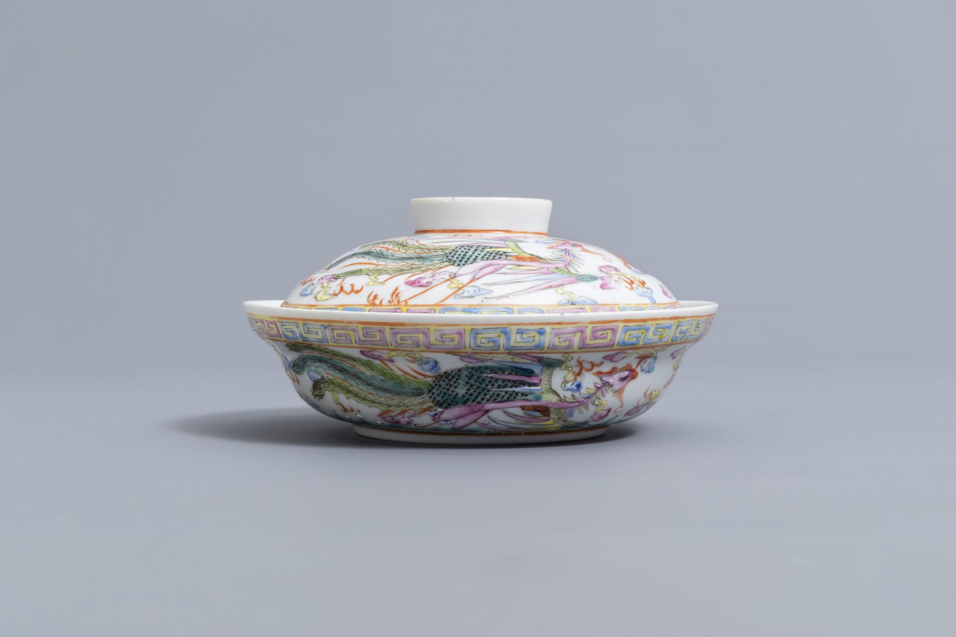 A Chinese famille rose 'dragons and phoenix' bowl and cover, Jingdezhen mark, 20th C. - Image 4 of 7