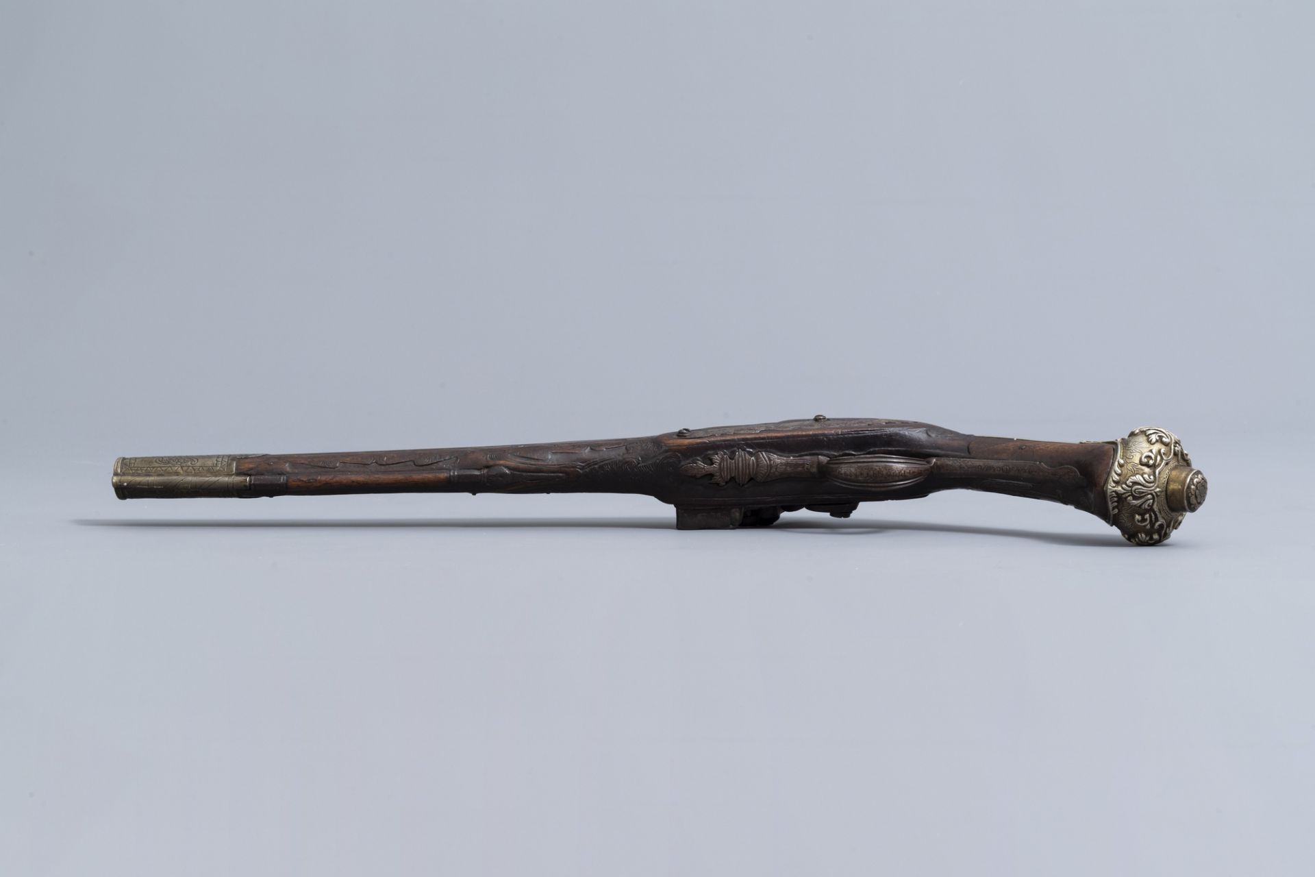 An Ottoman coral inlaid and silver mounted flintlock pistol, Algeria, 18th C. - Image 3 of 12