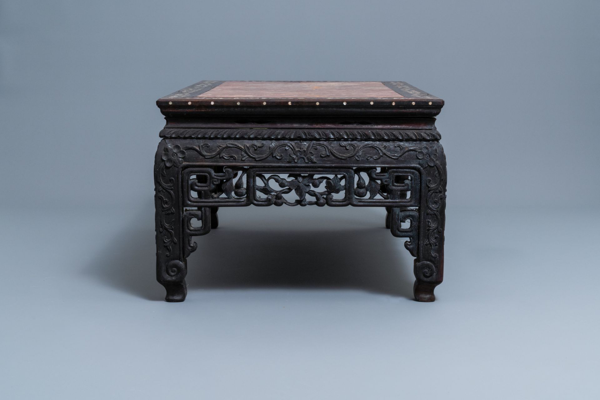 A Chinese mother-of-pearl inlaid wooden low side table with marble top, 19th C. - Image 3 of 7