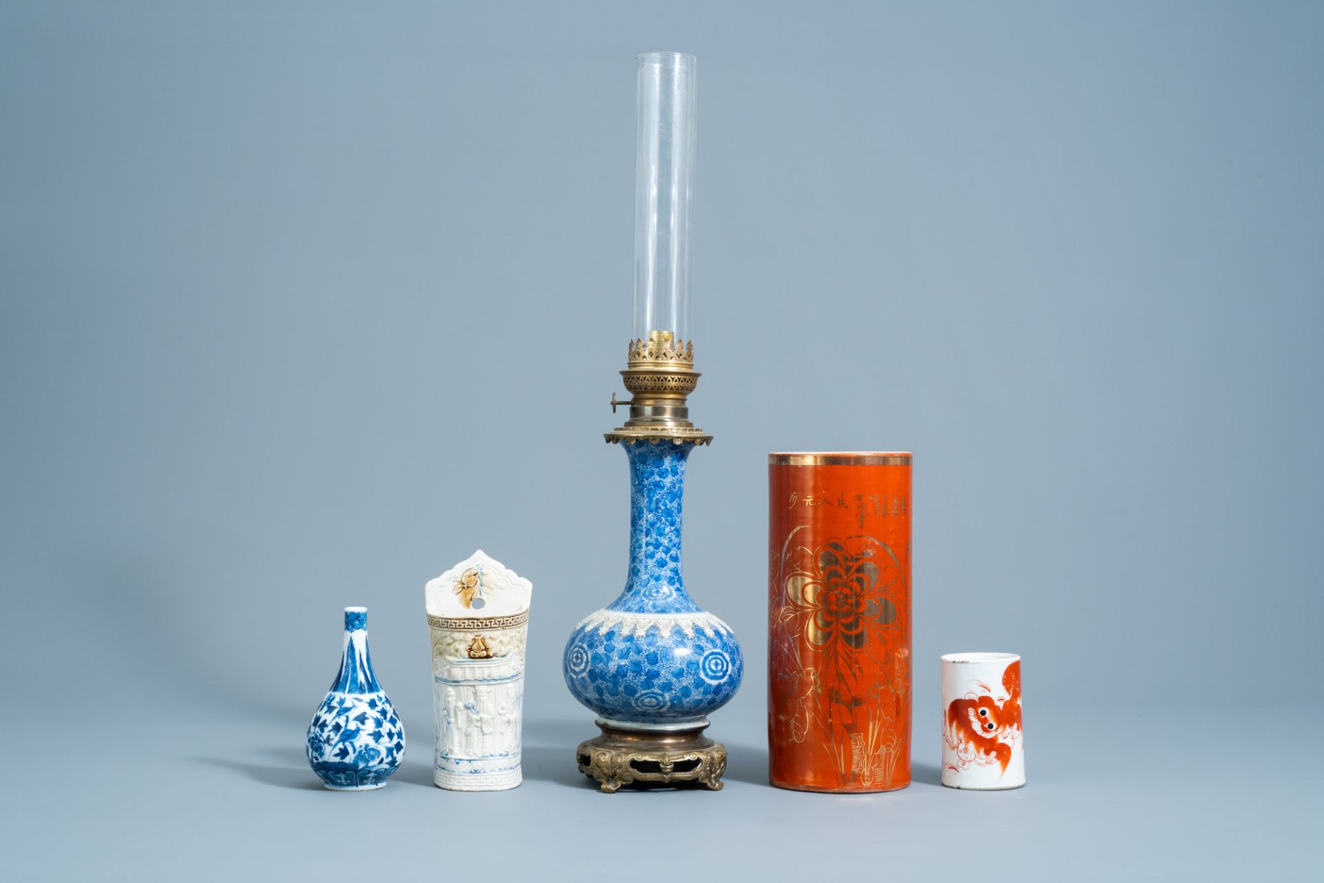 A varied collection of Chinese and Japanese porcelain, 19th/20th C.