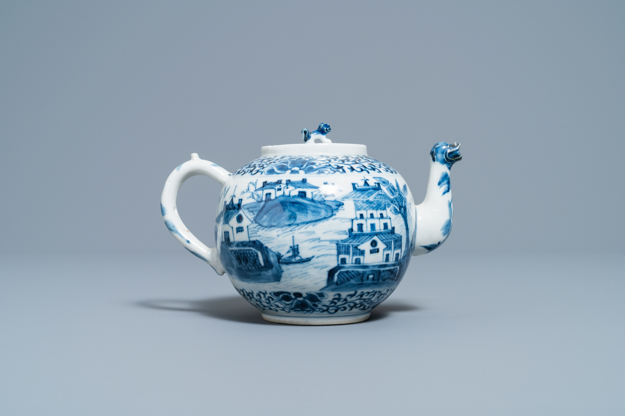 A Chinese blue and white teapot and cover with figures in a landscape, 19th C. - Image 5 of 11