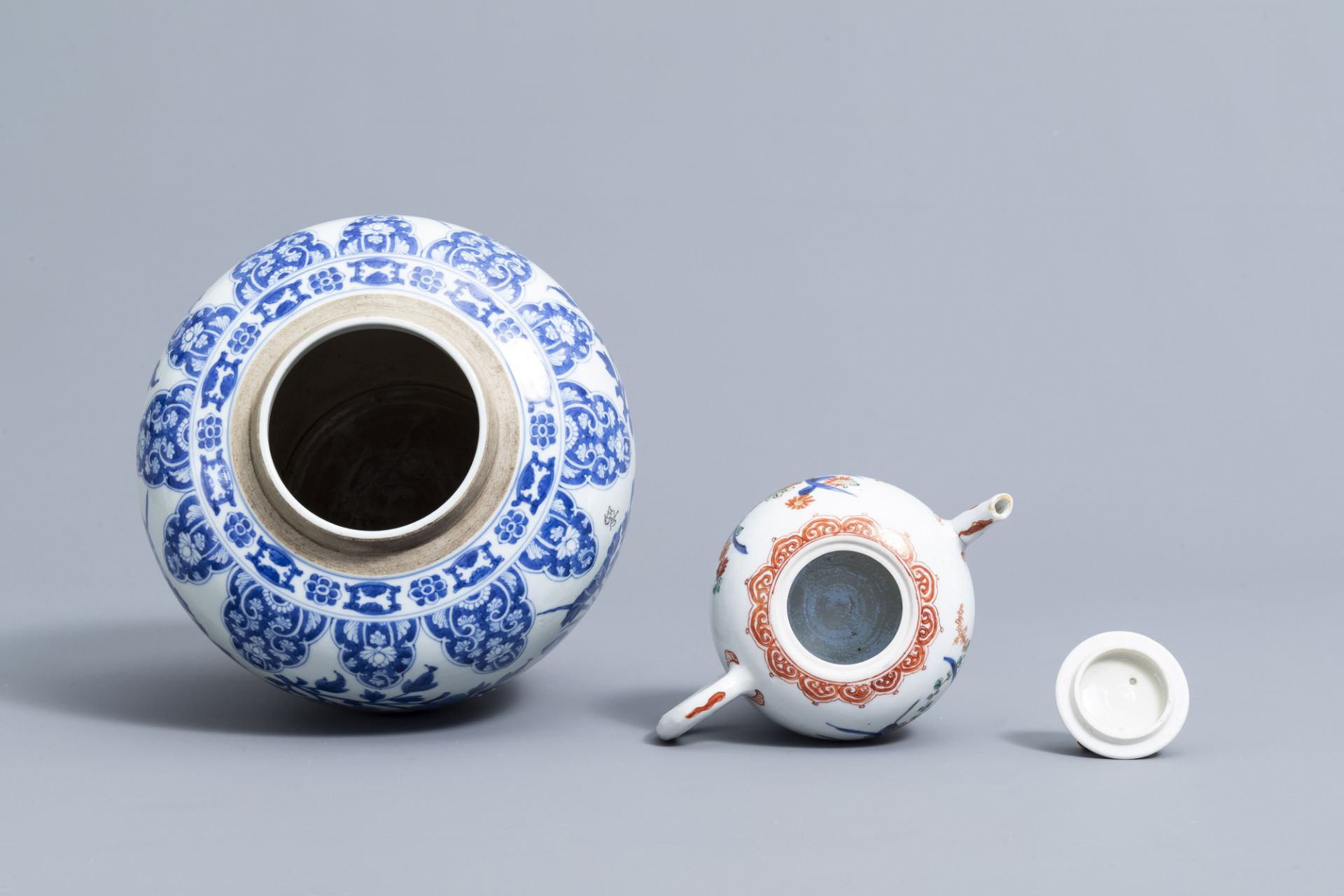 A Chinese blue and white jar and a verte-Imari teapot and cover with floral design, Kangxi and later - Image 6 of 7