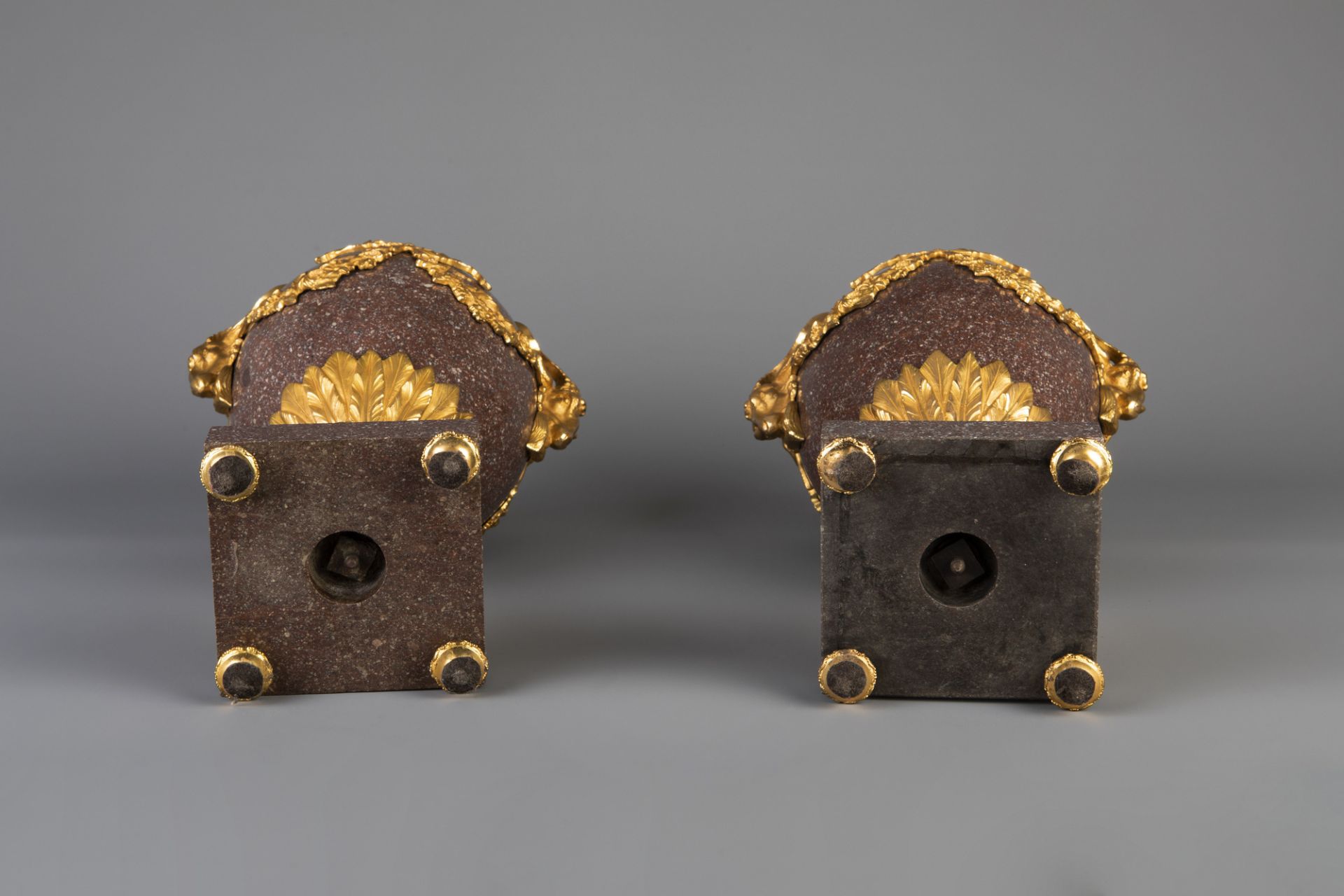 An imposing pair of gilt bronze mounted red porphyry cassolettes, 19th/20th C. - Image 6 of 6