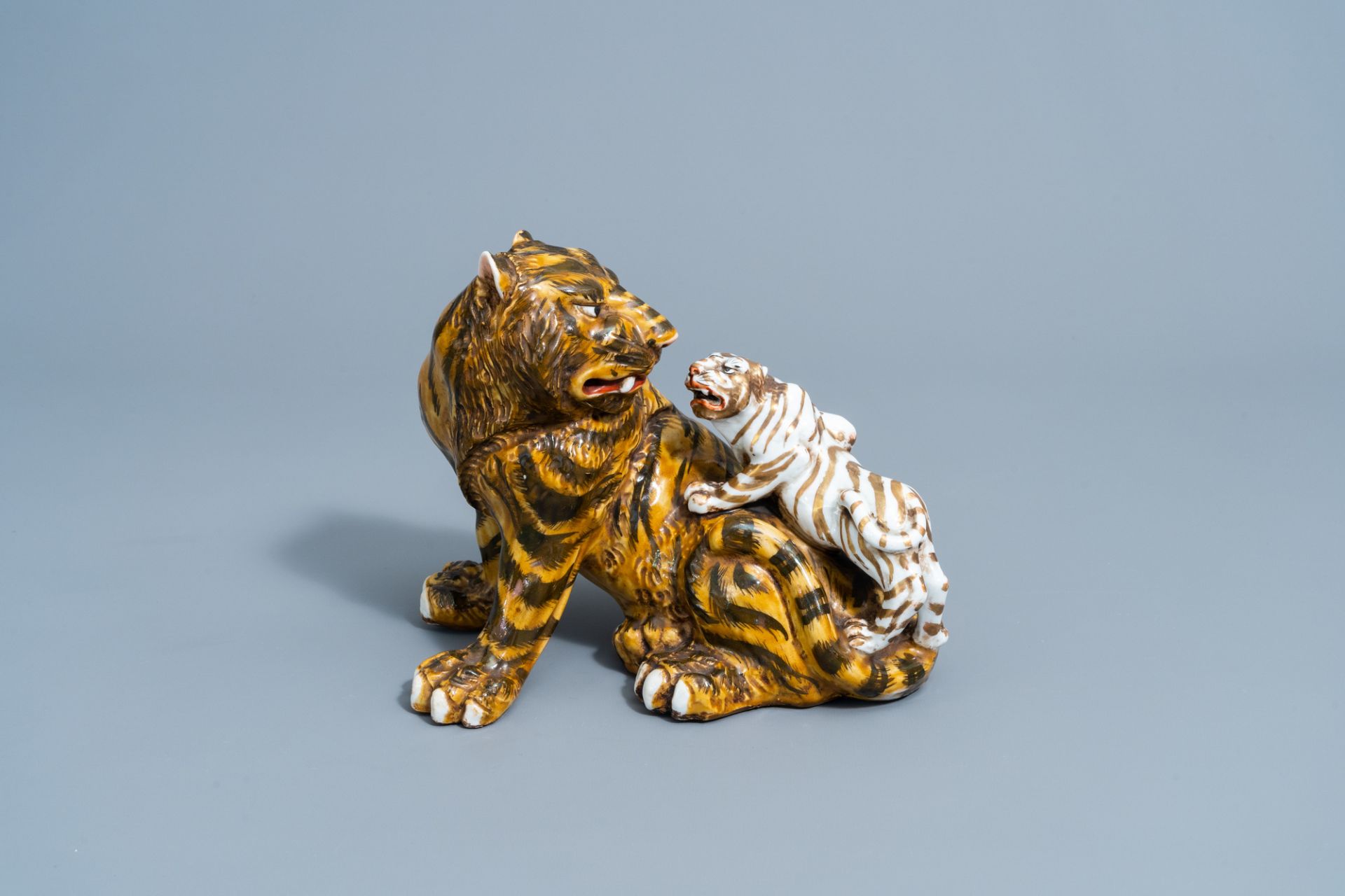 A Japanese group of two tigers with polychrome design, Meiji, 19th/20th C. - Image 2 of 9