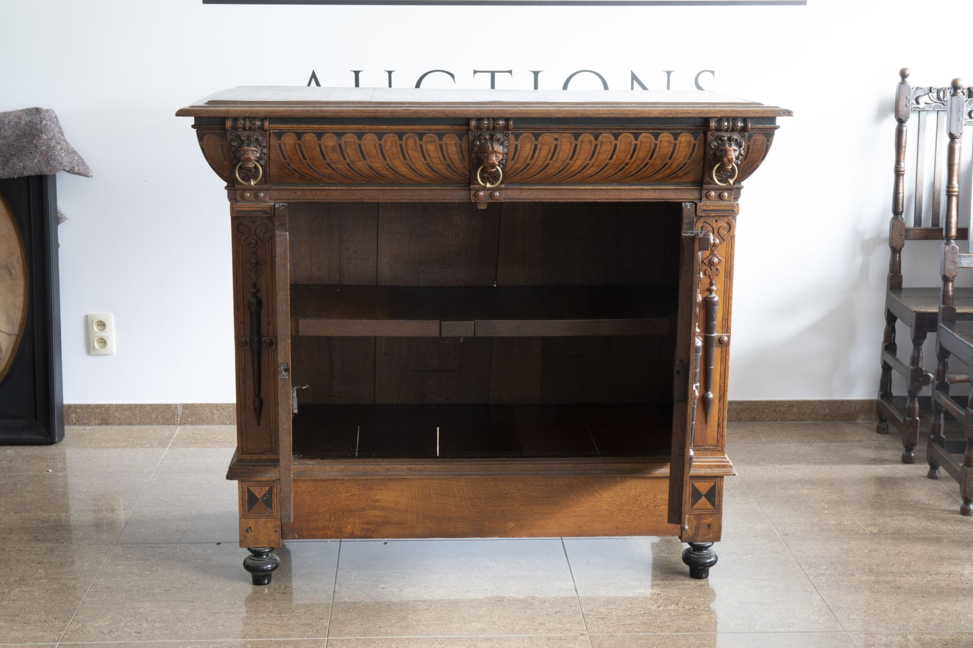 A Flemish oak wooden buffet dresser with architectural design and lion heads, partly 16th C. and lat - Image 3 of 7