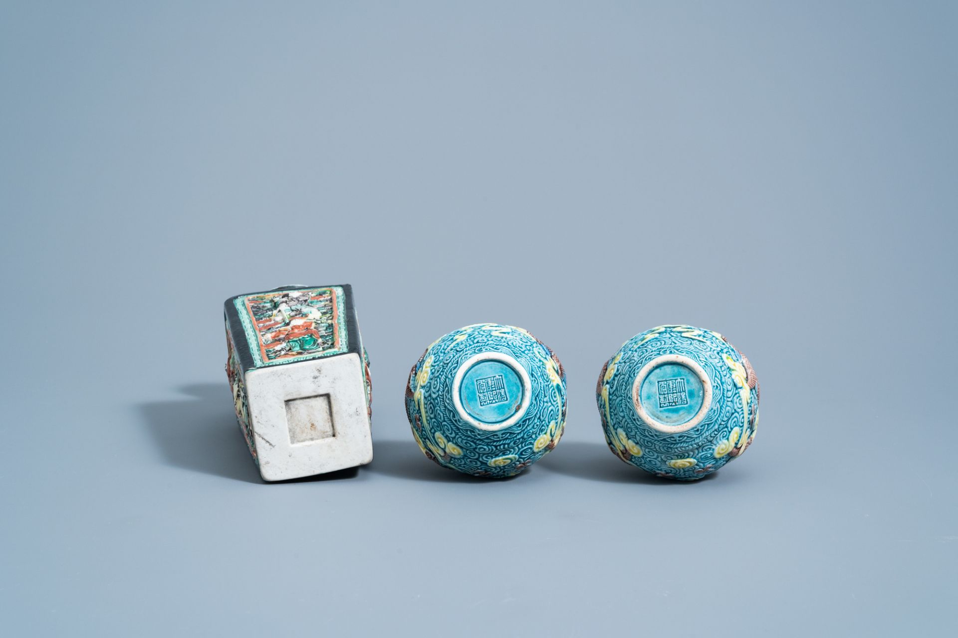 A pair of Chinese polychrome 'dragon' vases and a quadrangular 'Immortals' vase, 19th/20th C. - Image 7 of 7