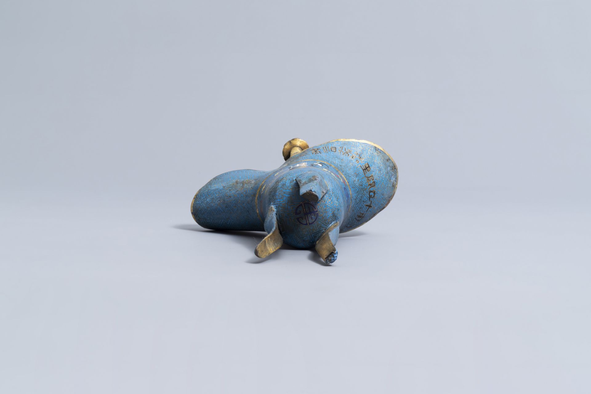 A Chinese bronze ritual 'jue' wine vessel, 18th/19th C. - Image 8 of 8