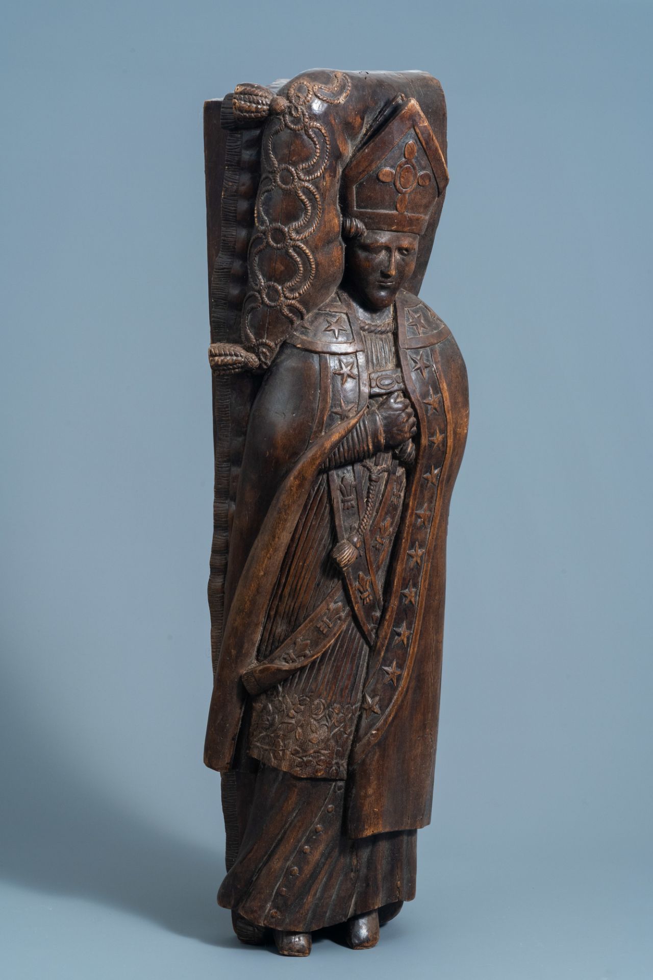 A French or Flemish carved wooden figure of a bishop on his deathbed, most probably Saint Bavo of Gh - Image 4 of 11