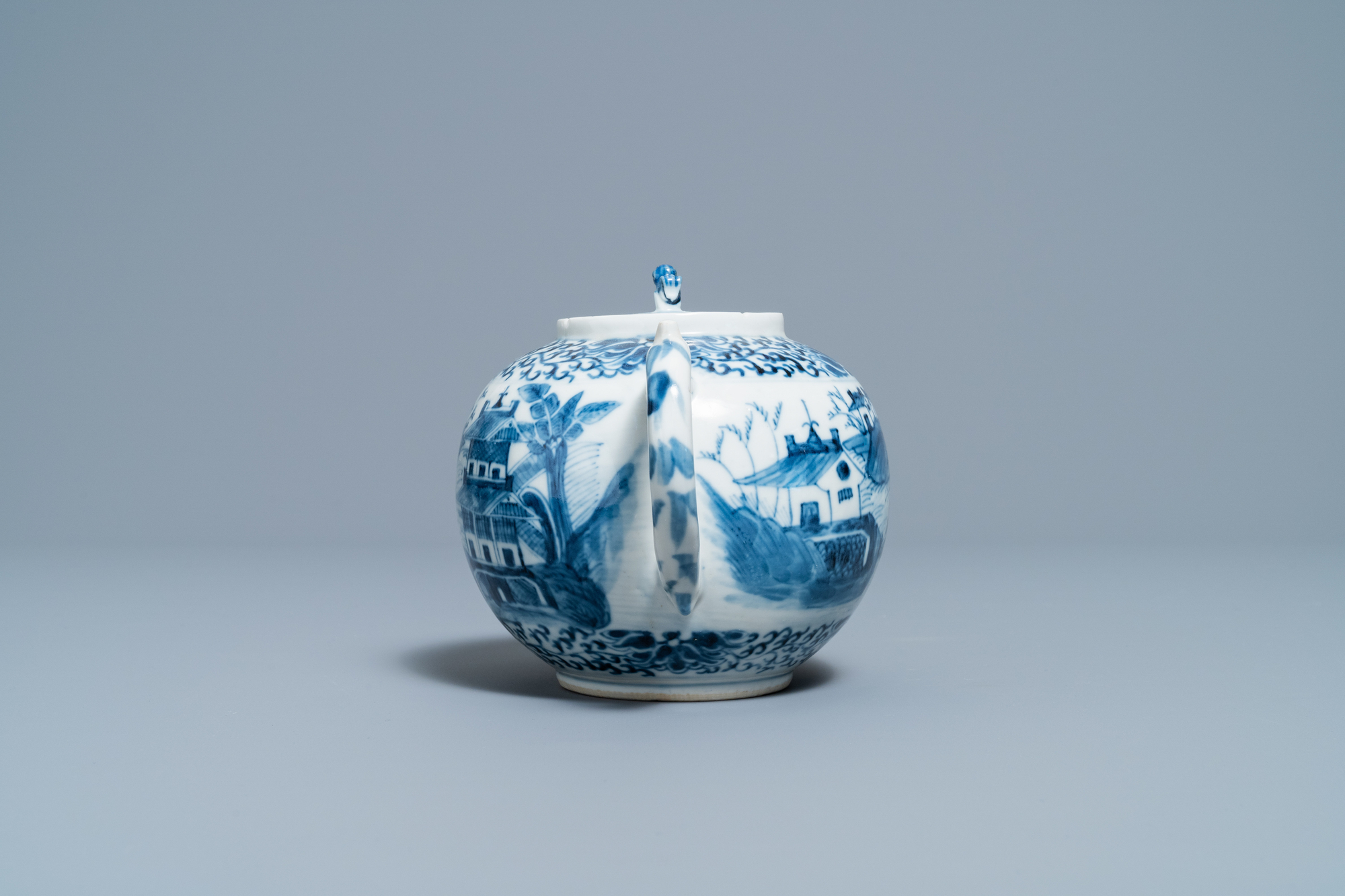 A Chinese blue and white teapot and cover with figures in a landscape, 19th C. - Image 4 of 11