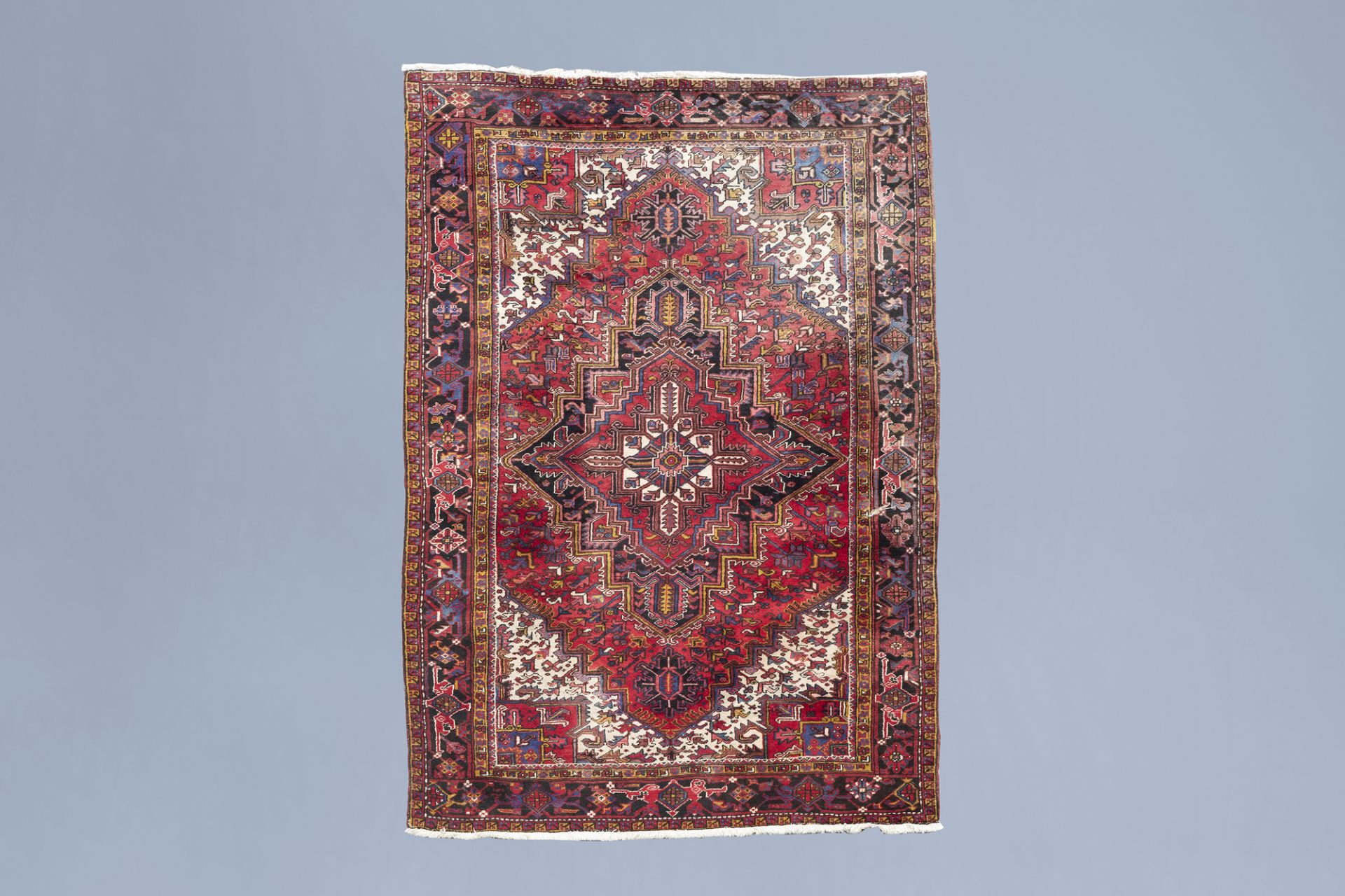 An Oriental Heriz rug with floral design, wool on cotton, Persia, mid 20th C.