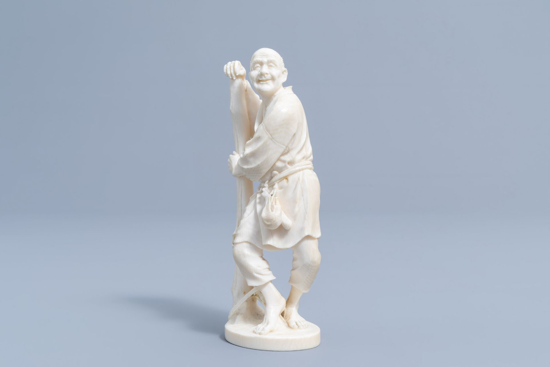 A Japanese ivory okimono of a farmer leaning against a tree, signed Kogyoku, Meiji, early 20th C. - Image 5 of 10