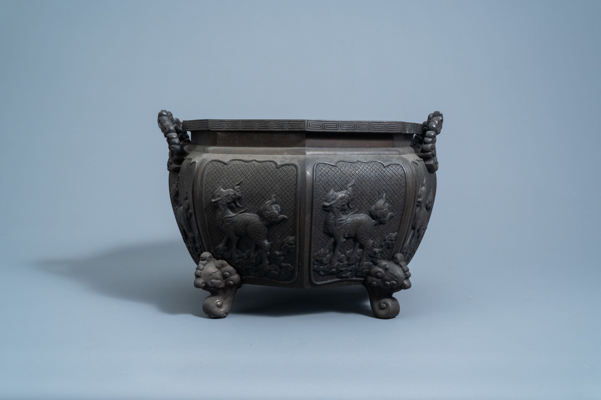 A Japanese octagonal bronze jardiniere, Meiji, 19th C. - Image 2 of 7