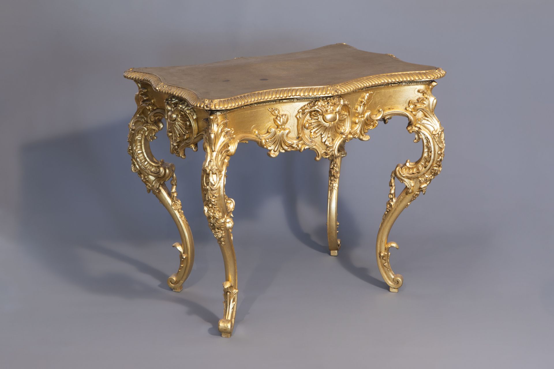 A lavish gilt Louis XV style coiffeuse with rosewood veneer inside, 19th C. - Image 2 of 9