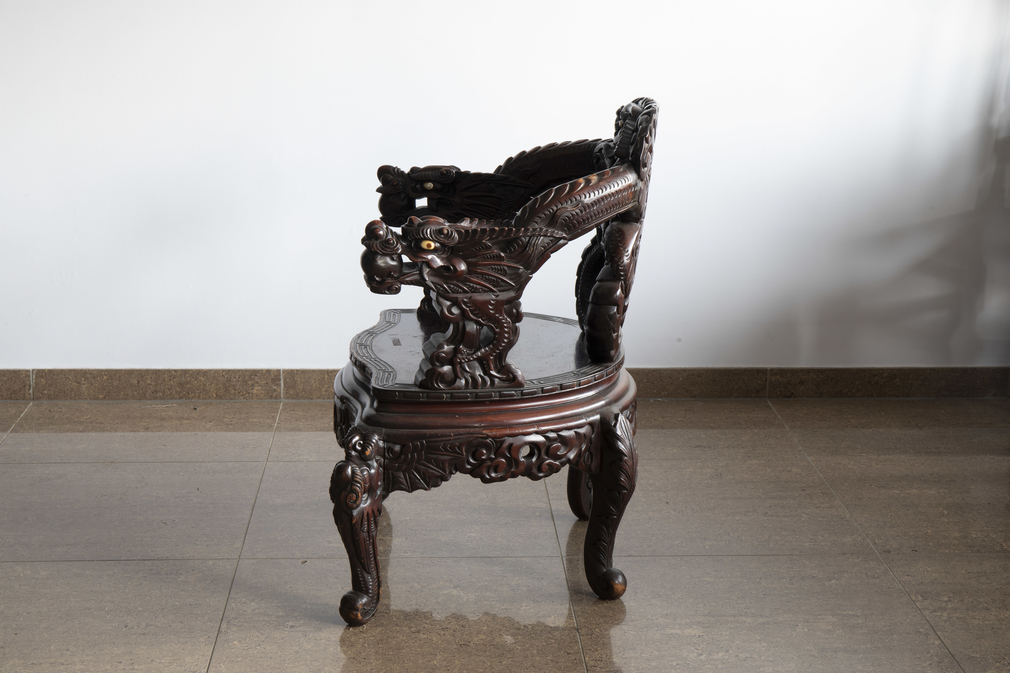 A Chinese or Japanese carved wooden 'dragons' chair, 20th C. - Image 6 of 8