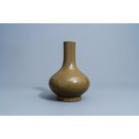 A Chinese monochrome 'teadust' bottle vase, Tongzhi mark, 19th/20th C.