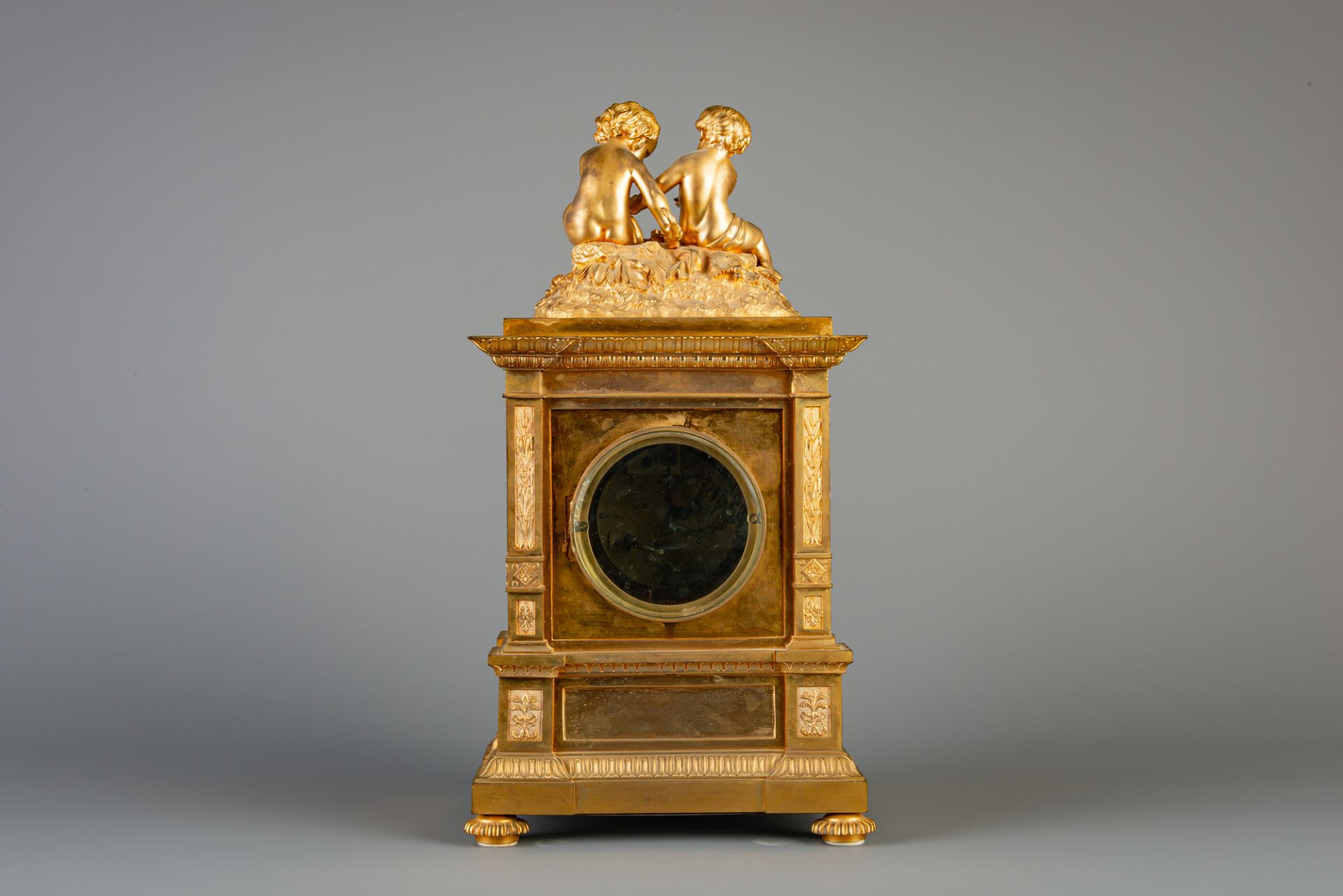 A gilt bronze mantel clock crowned with two putti and a lizard, France, 19th C. - Image 3 of 6