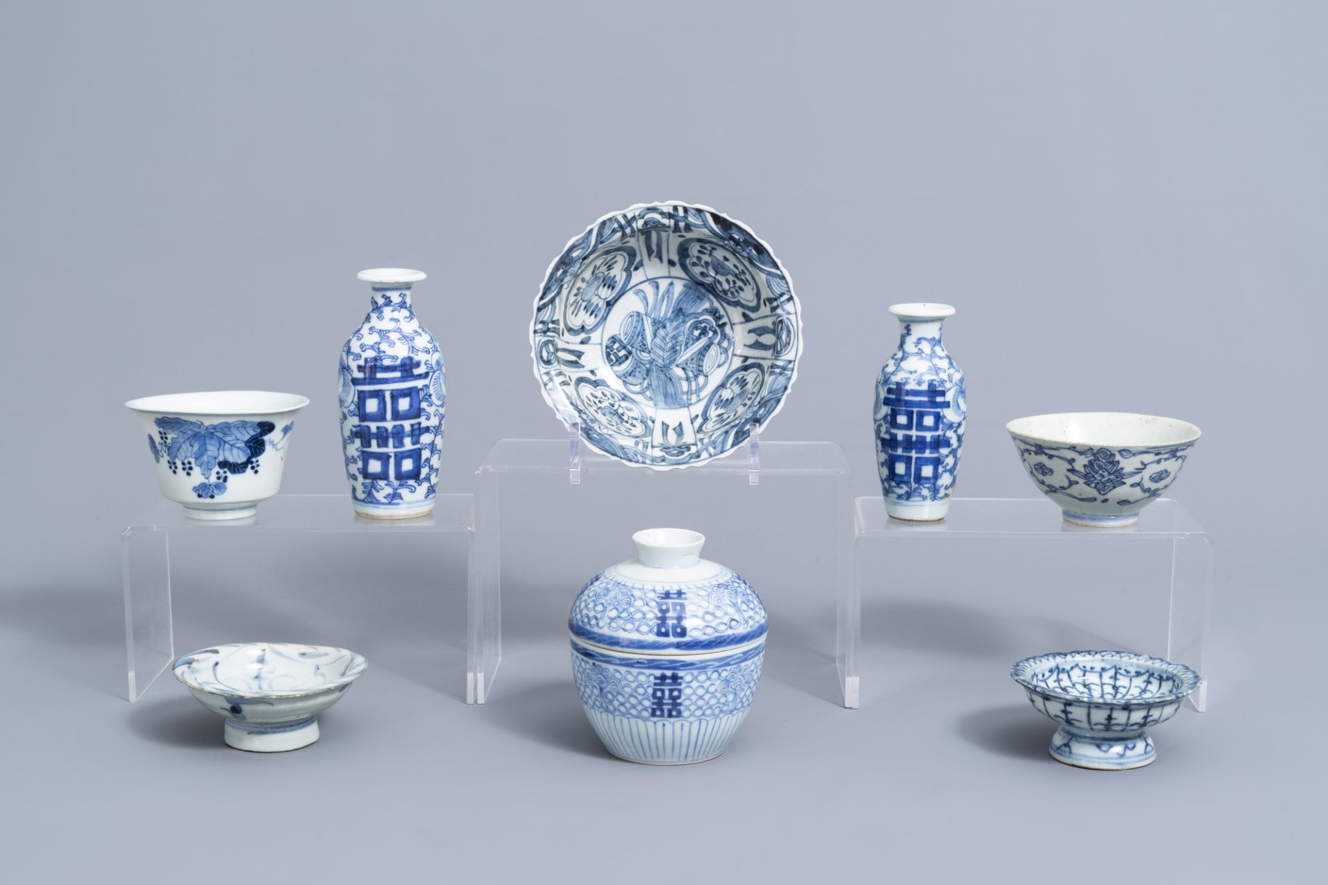 A varied collection of Chinese blue and white porcelain, 19th/20th C.