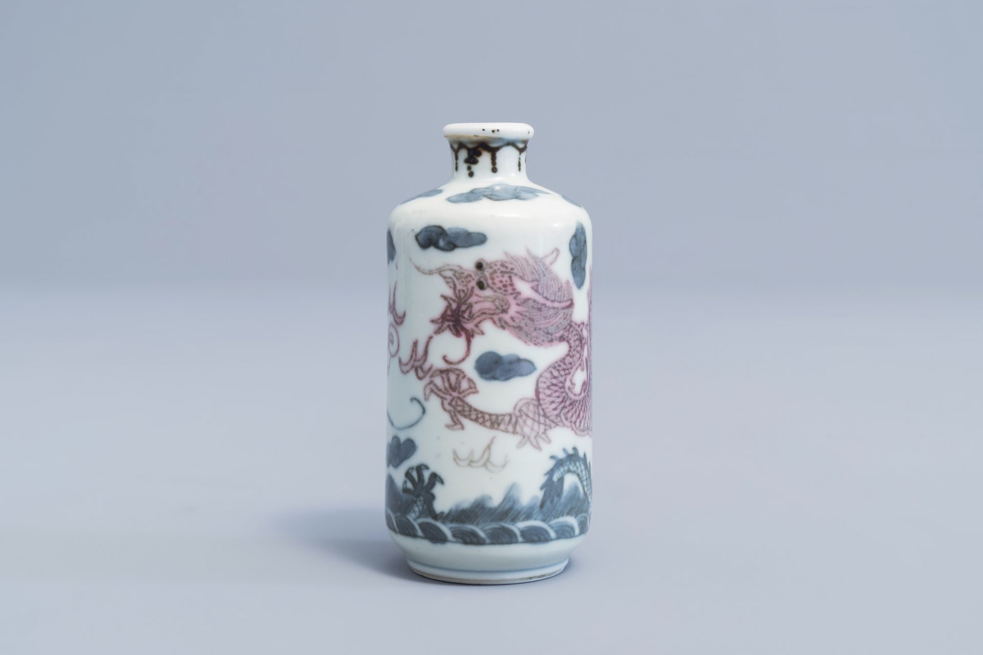 A Chinese blue, white and underglaze red 'dragons' snuff bottle, Yongle mark, 19th/20th C.