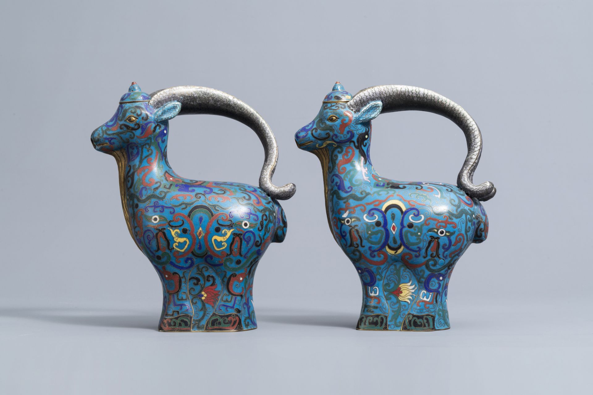 A pair of Chinese cloisonne ram shaped jugs, 19th/20th C. - Image 3 of 9