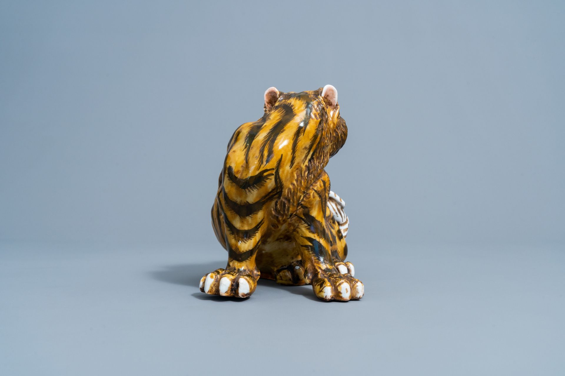 A Japanese group of two tigers with polychrome design, Meiji, 19th/20th C. - Image 7 of 9