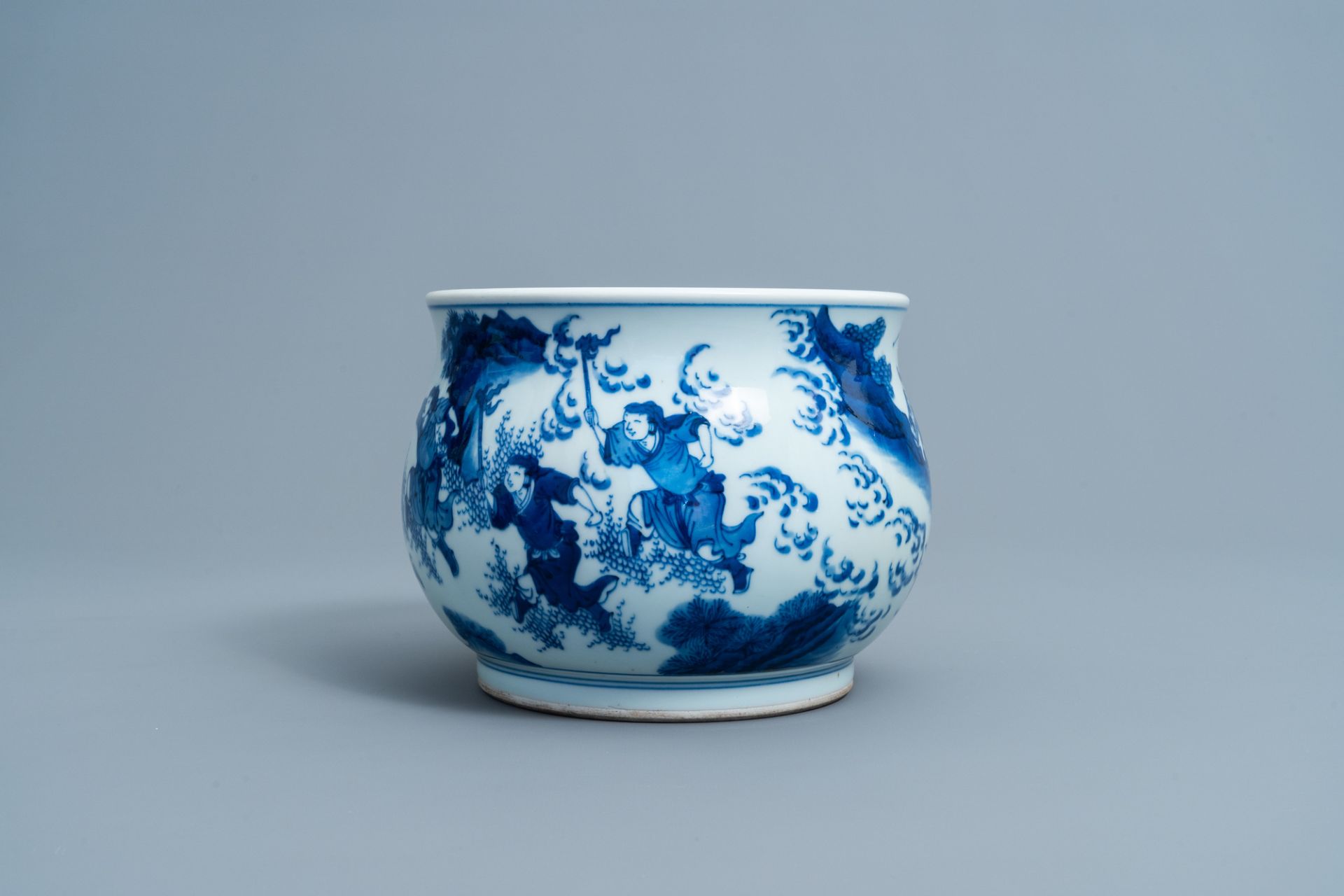 A Chinese blue and white censer with figures in a landscape, 19th/20th C. - Image 4 of 9