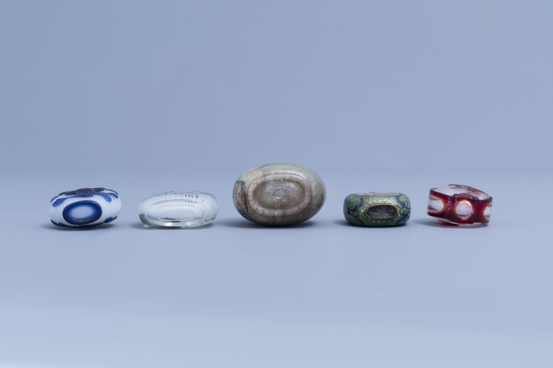 Eleven various Chinese glass and hardstone snuff bottles, 20th C. - Image 7 of 13