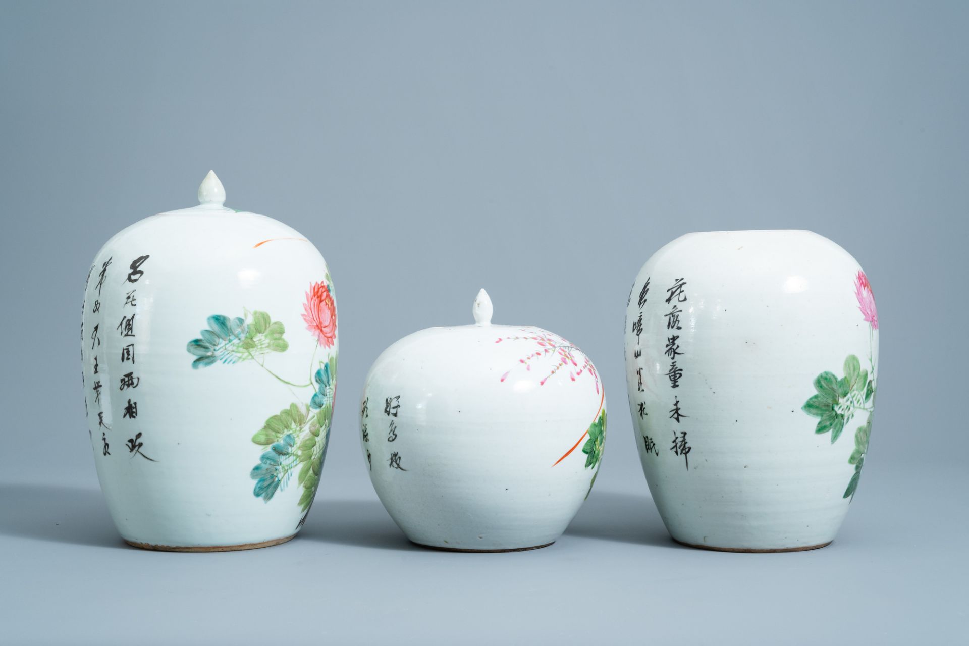 Three Chinese qianjiang cai jars and covers with a bird among blossoming branches, 19th/20th C. - Image 5 of 7