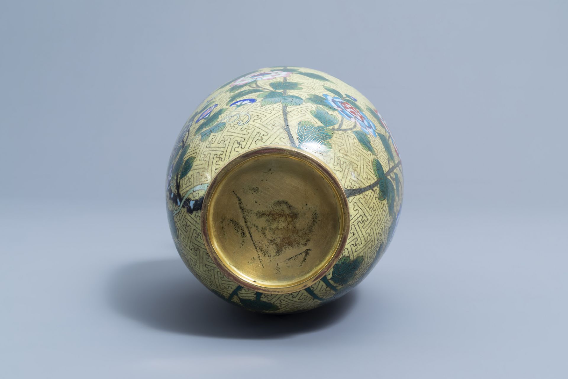 A Chinese cloisonne vase with a bird and butterflies among blossoming branches, Jiaqing - Image 5 of 8
