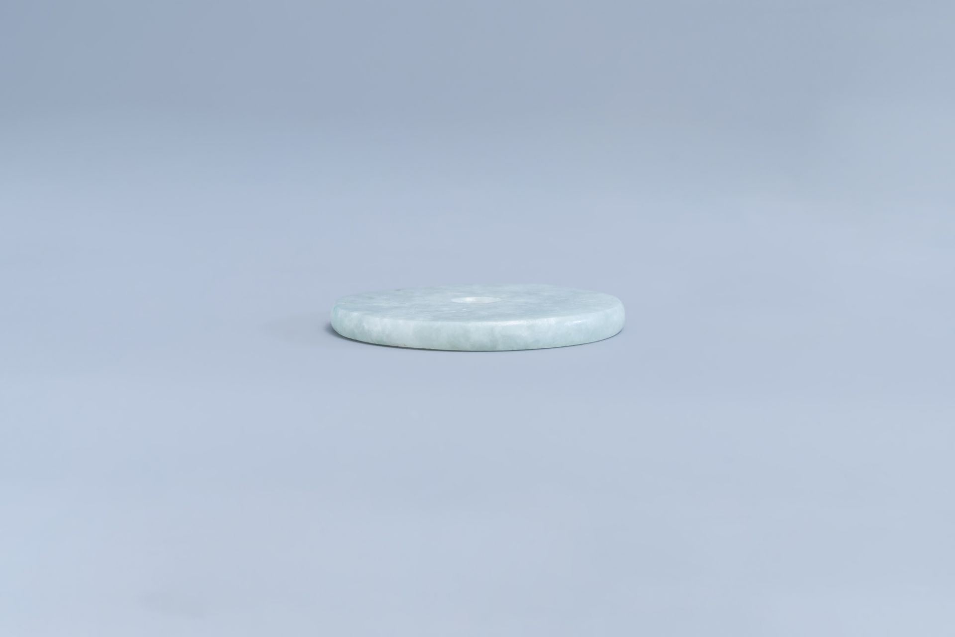 A Chinese pale celadon jade bi disc, 19th/20th C. - Image 8 of 8