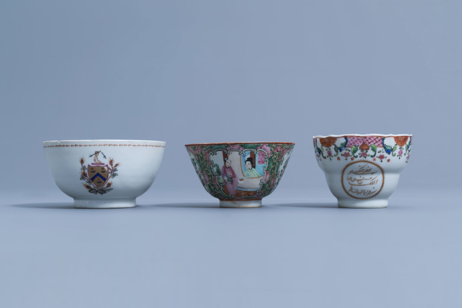 A varied collection of Chinese famille rose, verte, blue & white porcelain, 18th C. & later - Image 25 of 36