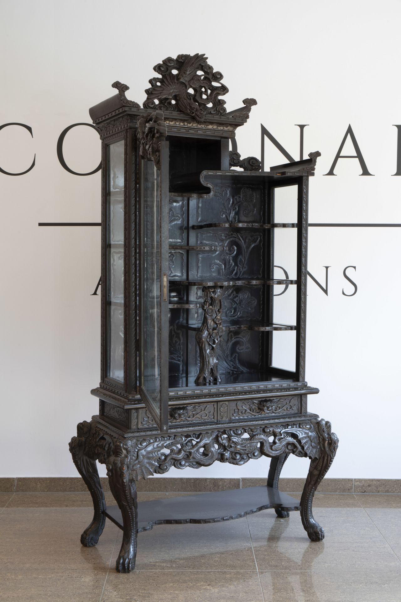 A Chinese or Japanese reticulated wooden 'dragons' display cabinet, ca. 1900 - Image 2 of 12